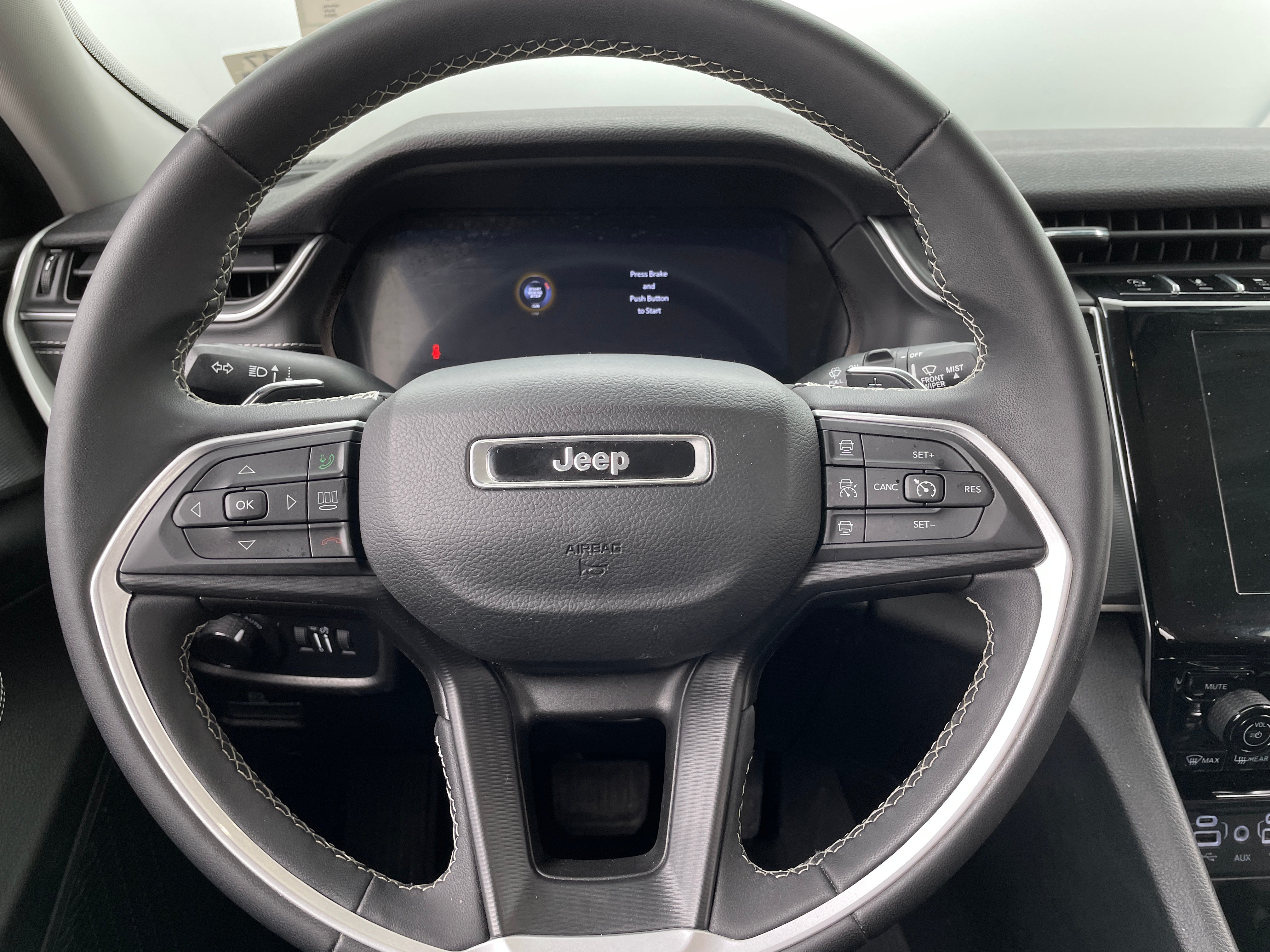 2023 Jeep Grand Cherokee Laredo 5