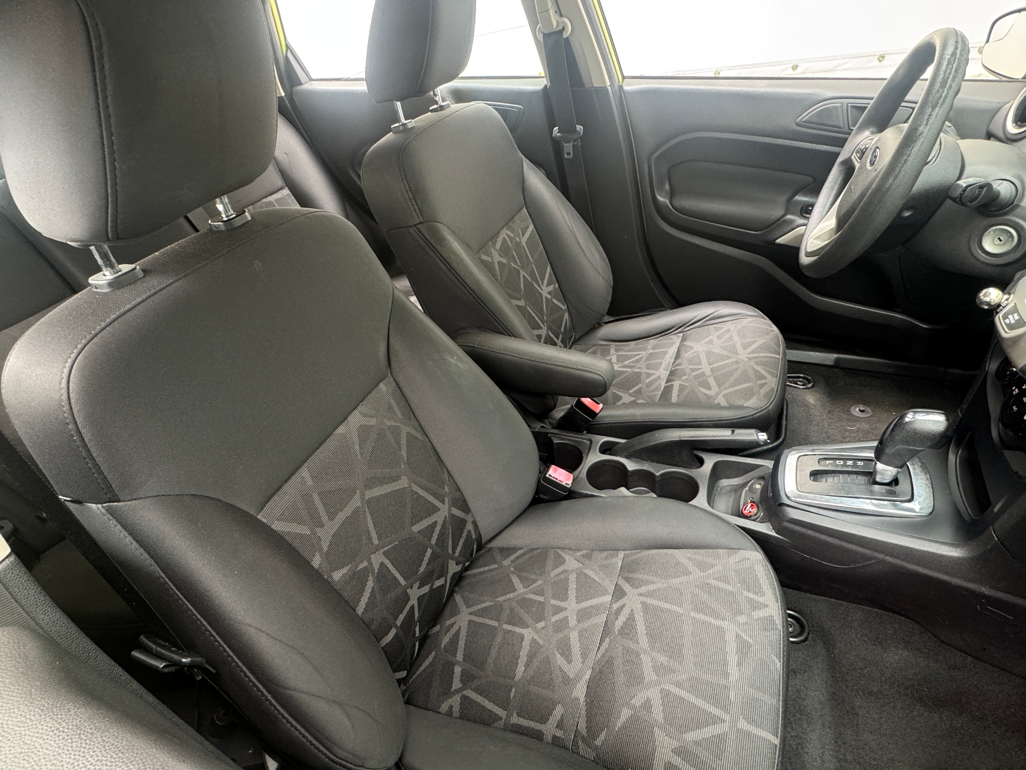 2012 Ford Fiesta SE 2