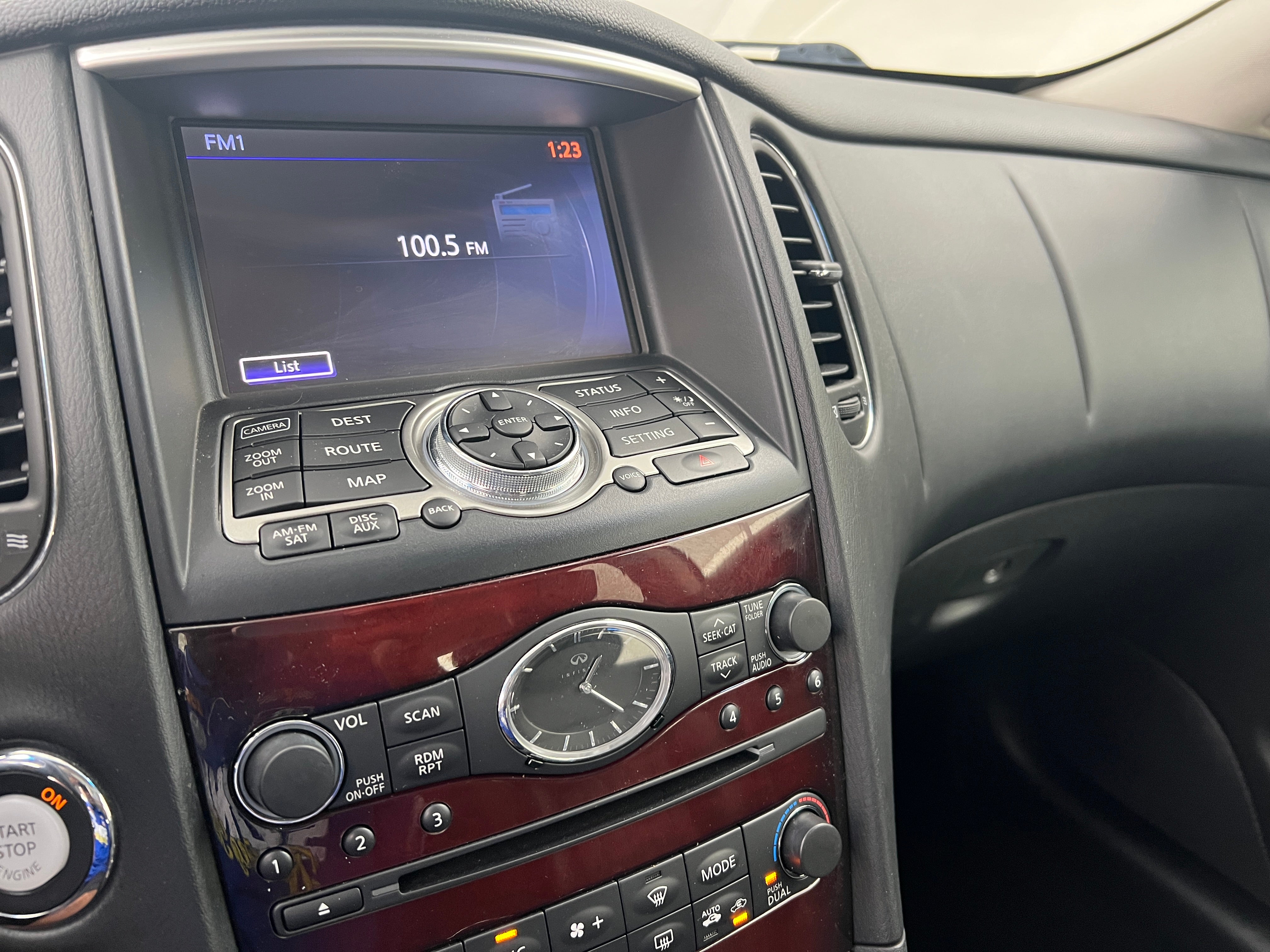 2016 INFINITI QX50 Base 3