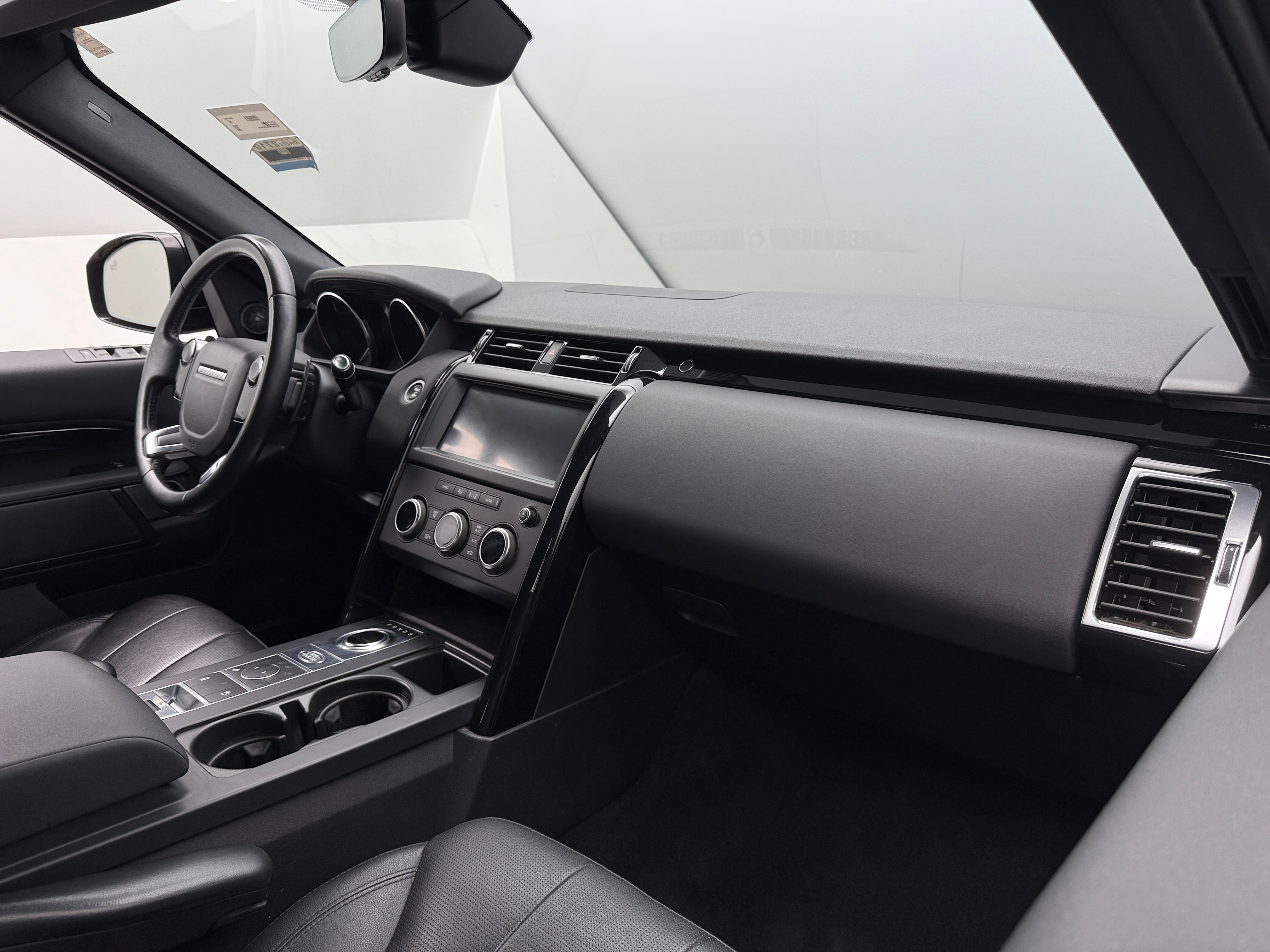 2020 Land Rover Discovery SE 2