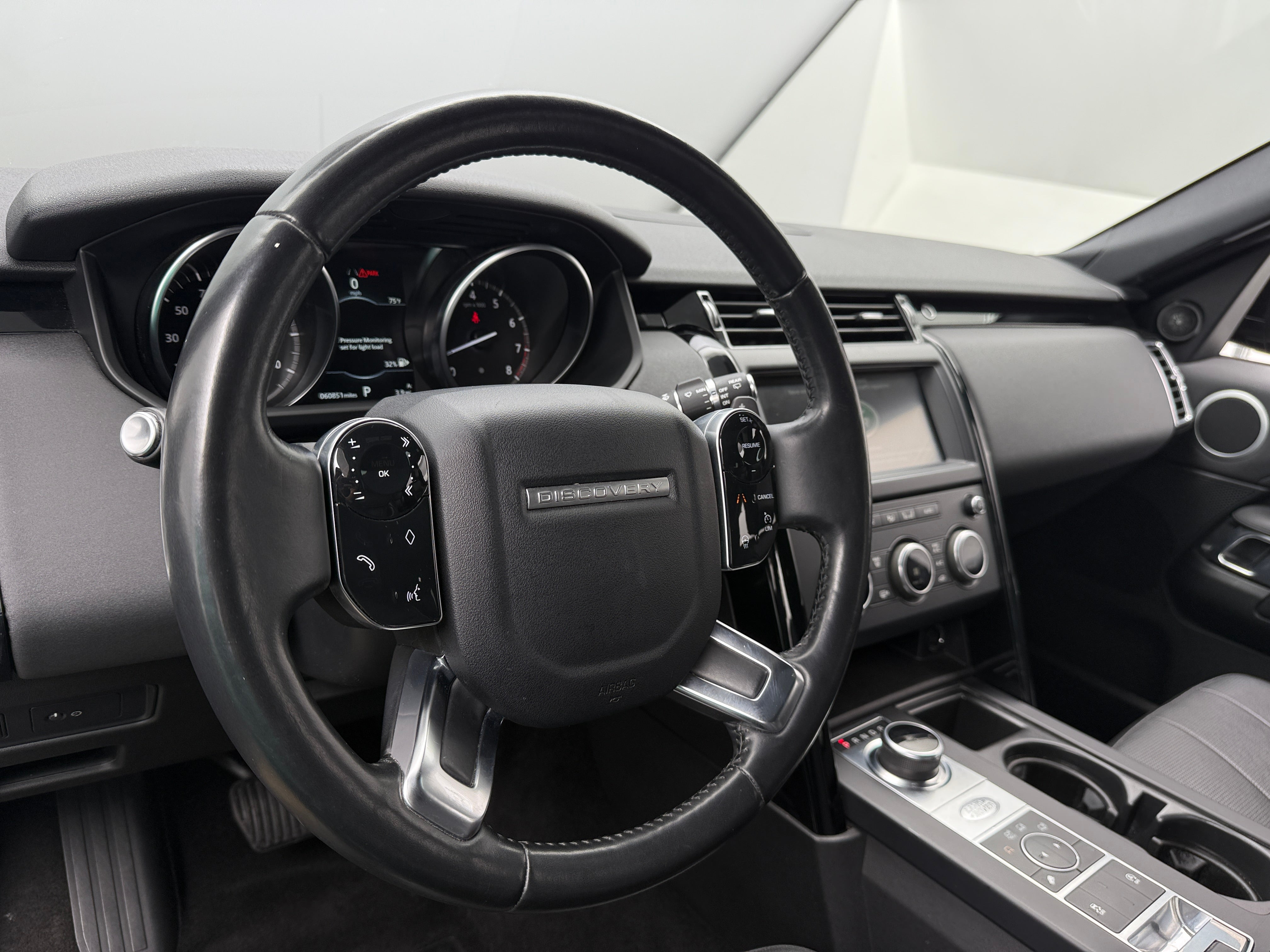 2020 Land Rover Discovery SE 4