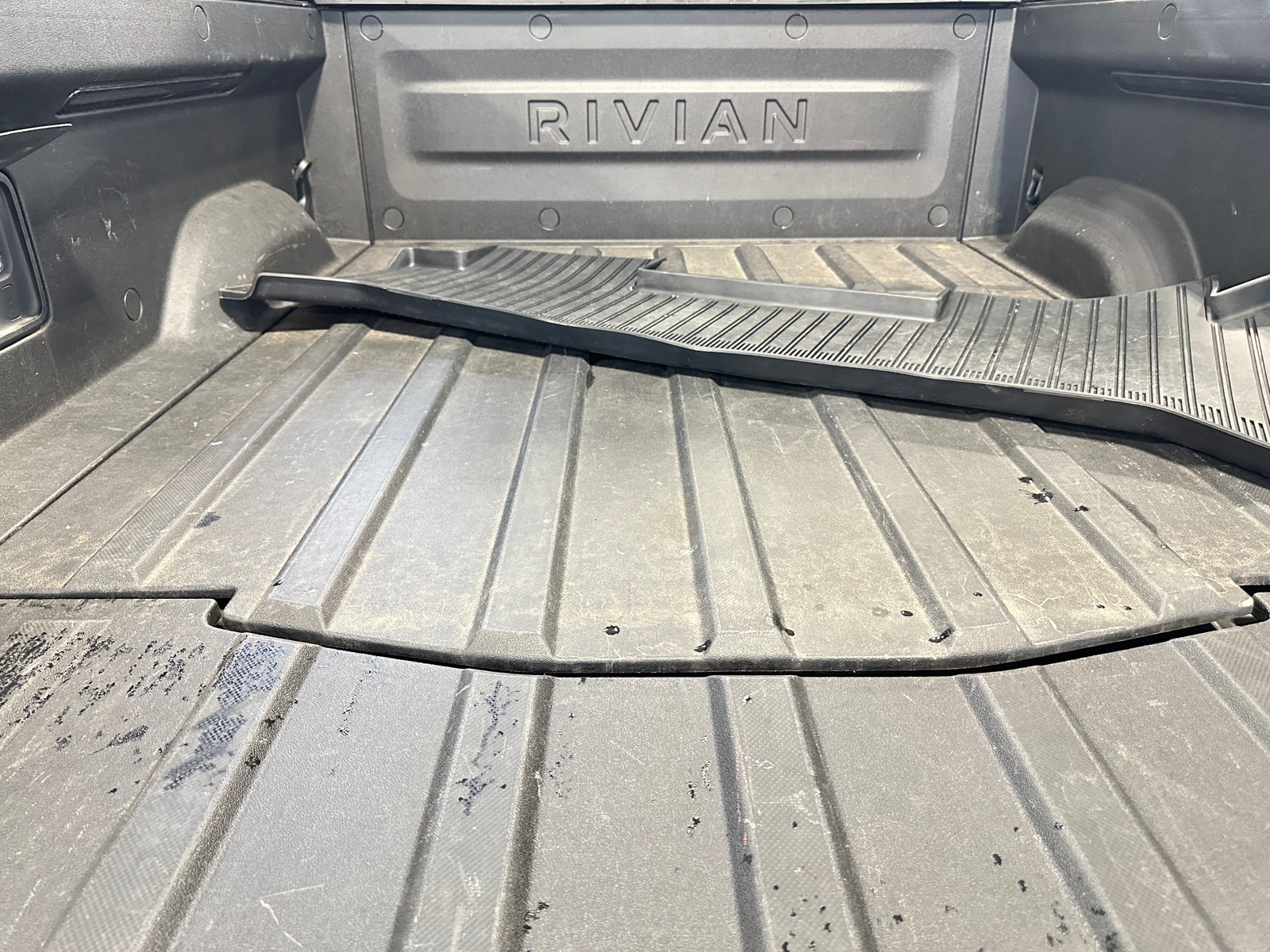 Thumbnail: 2022 Rivian R1T - 6