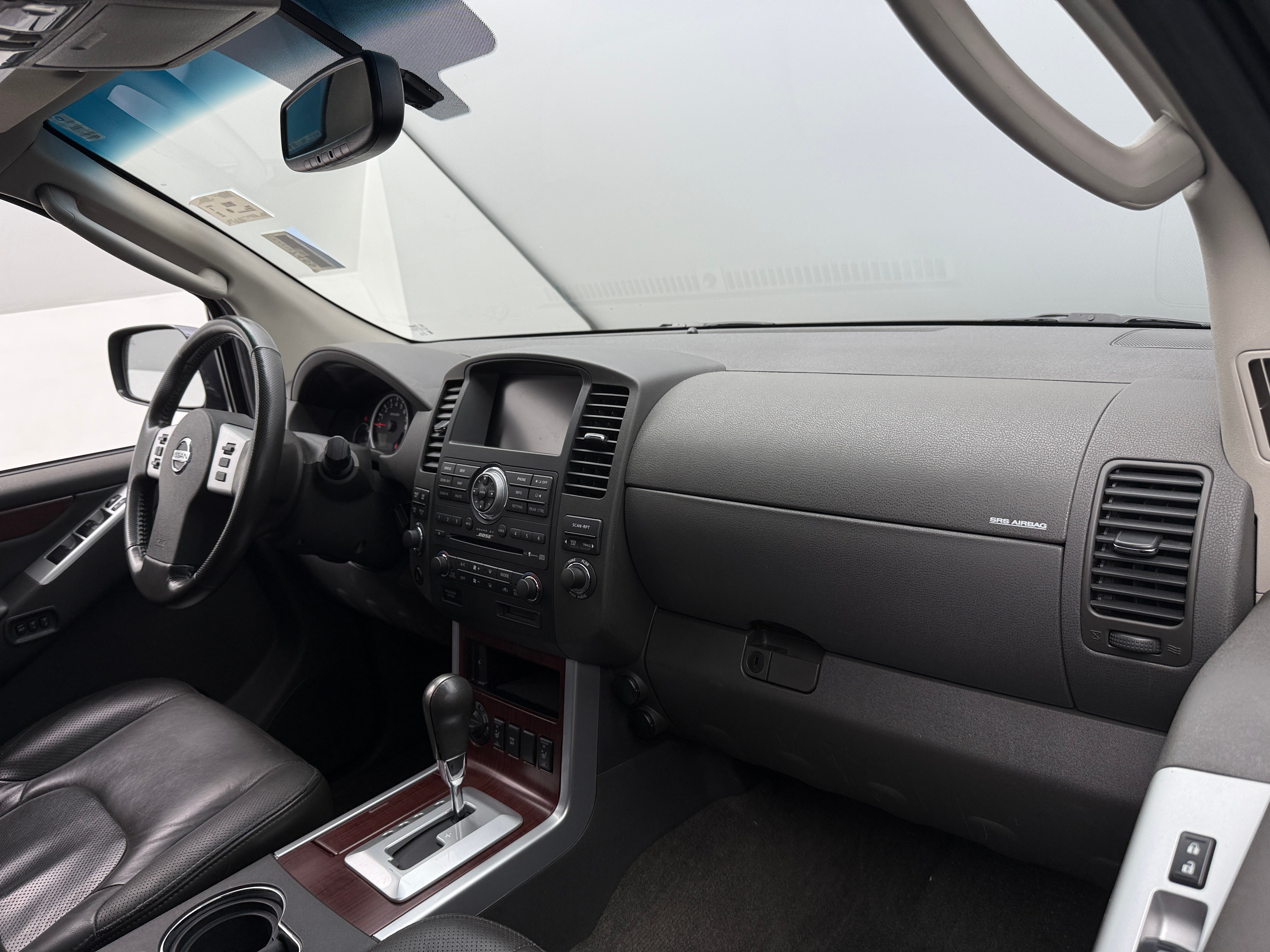 2010 Nissan Pathfinder LE 2
