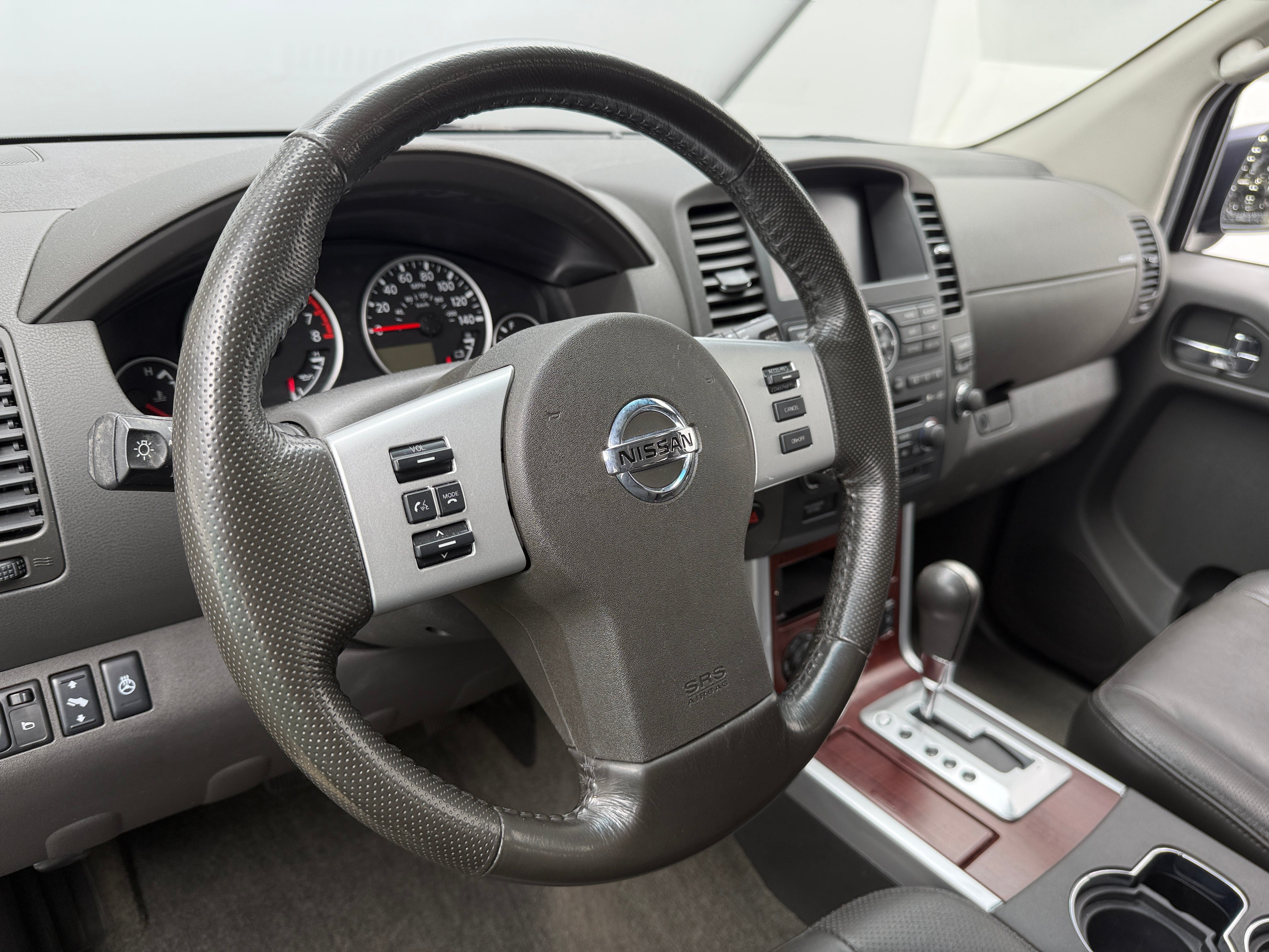 2010 Nissan Pathfinder LE 4