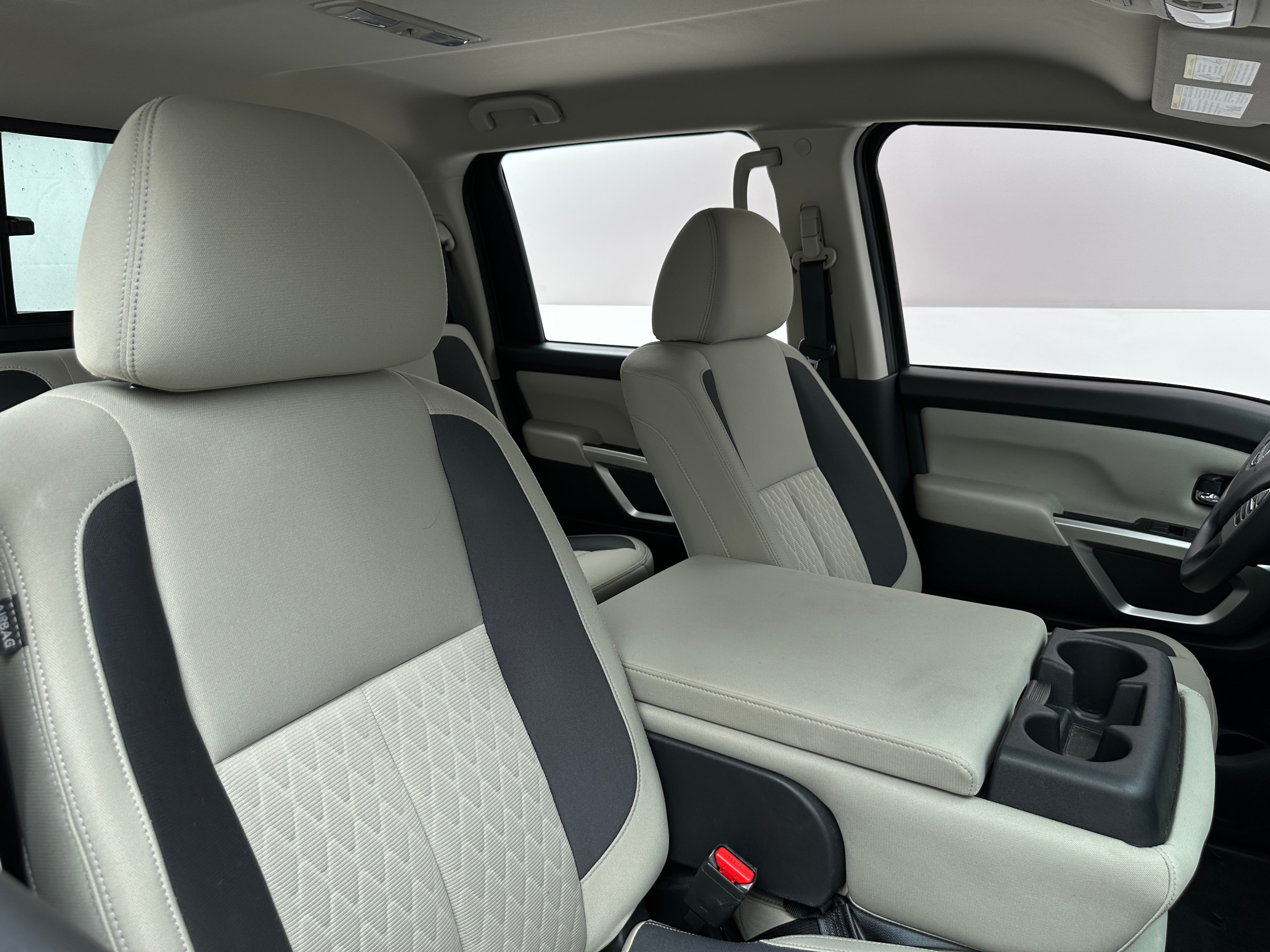 2023 Nissan Titan SV 2