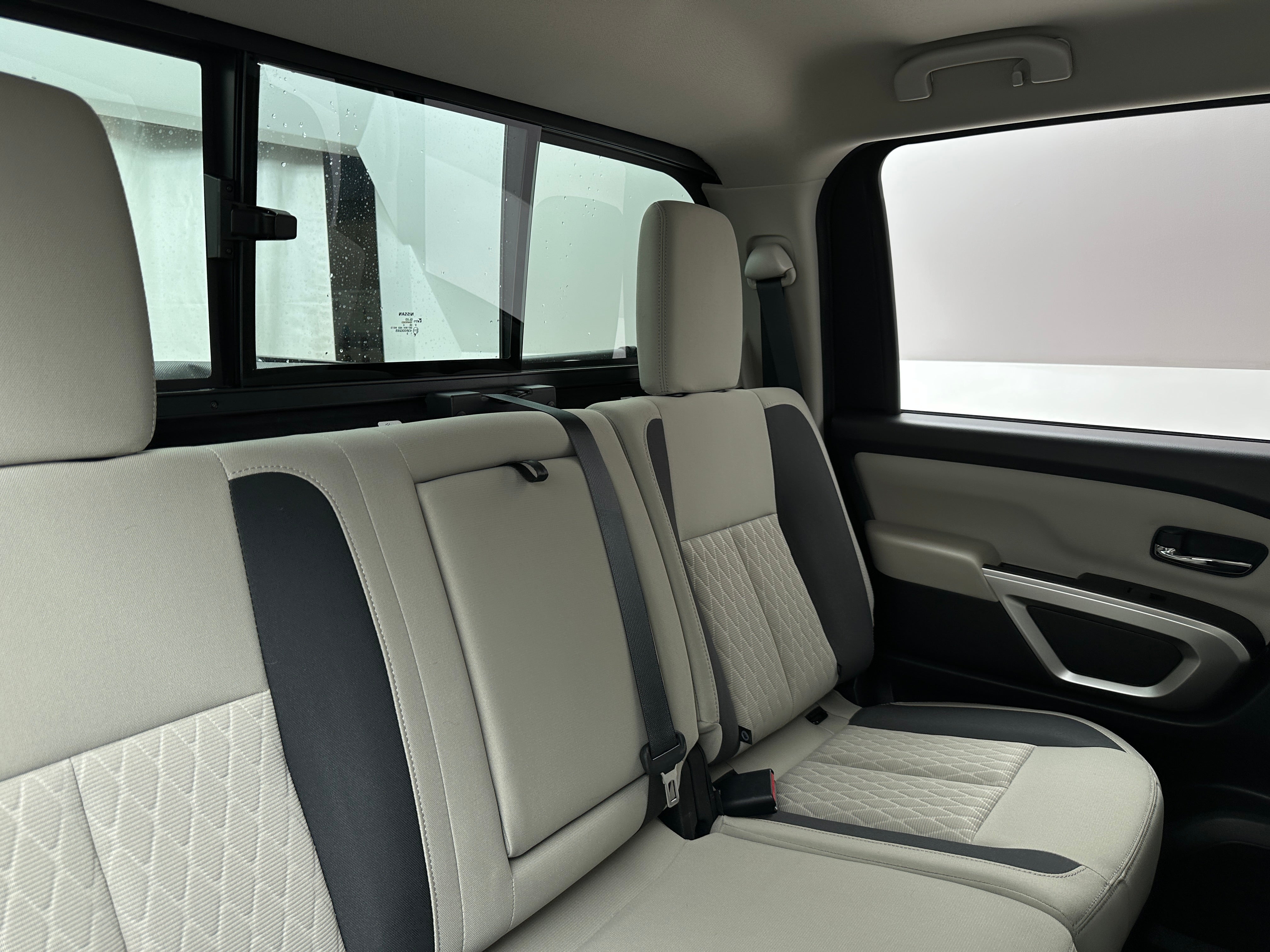 2023 Nissan Titan SV 6