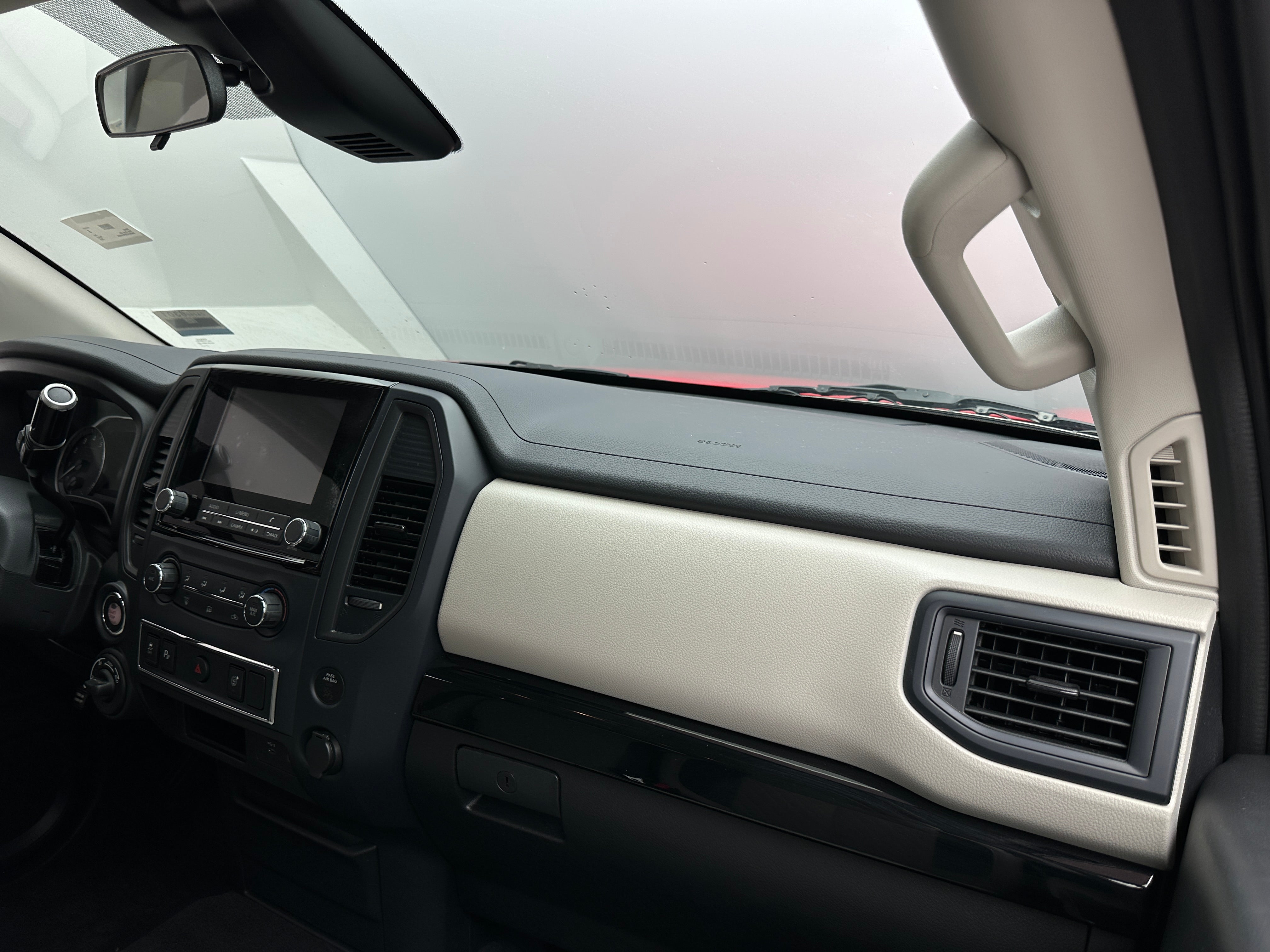 2023 Nissan Titan SV 3