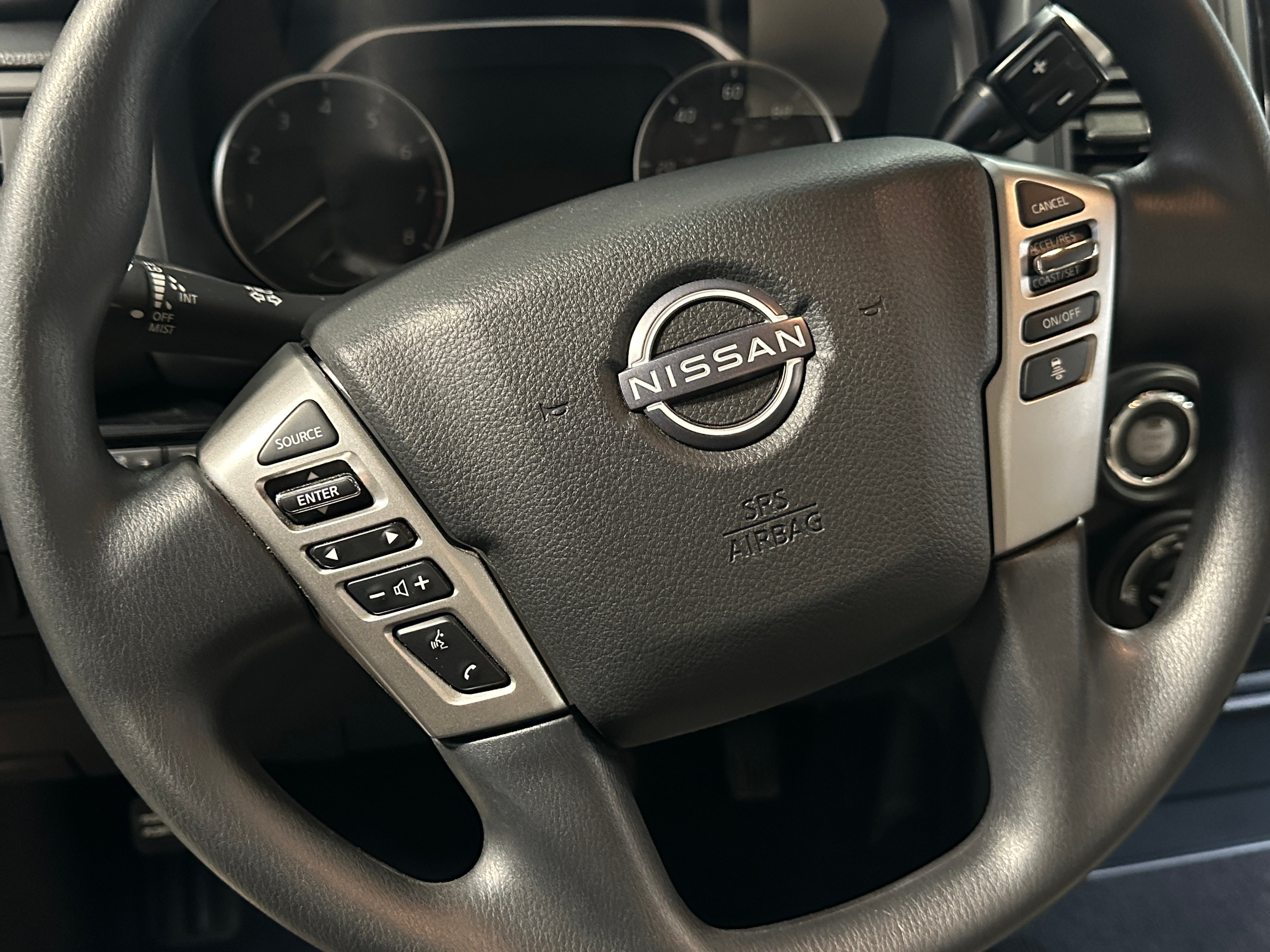 2023 Nissan Titan SV 5