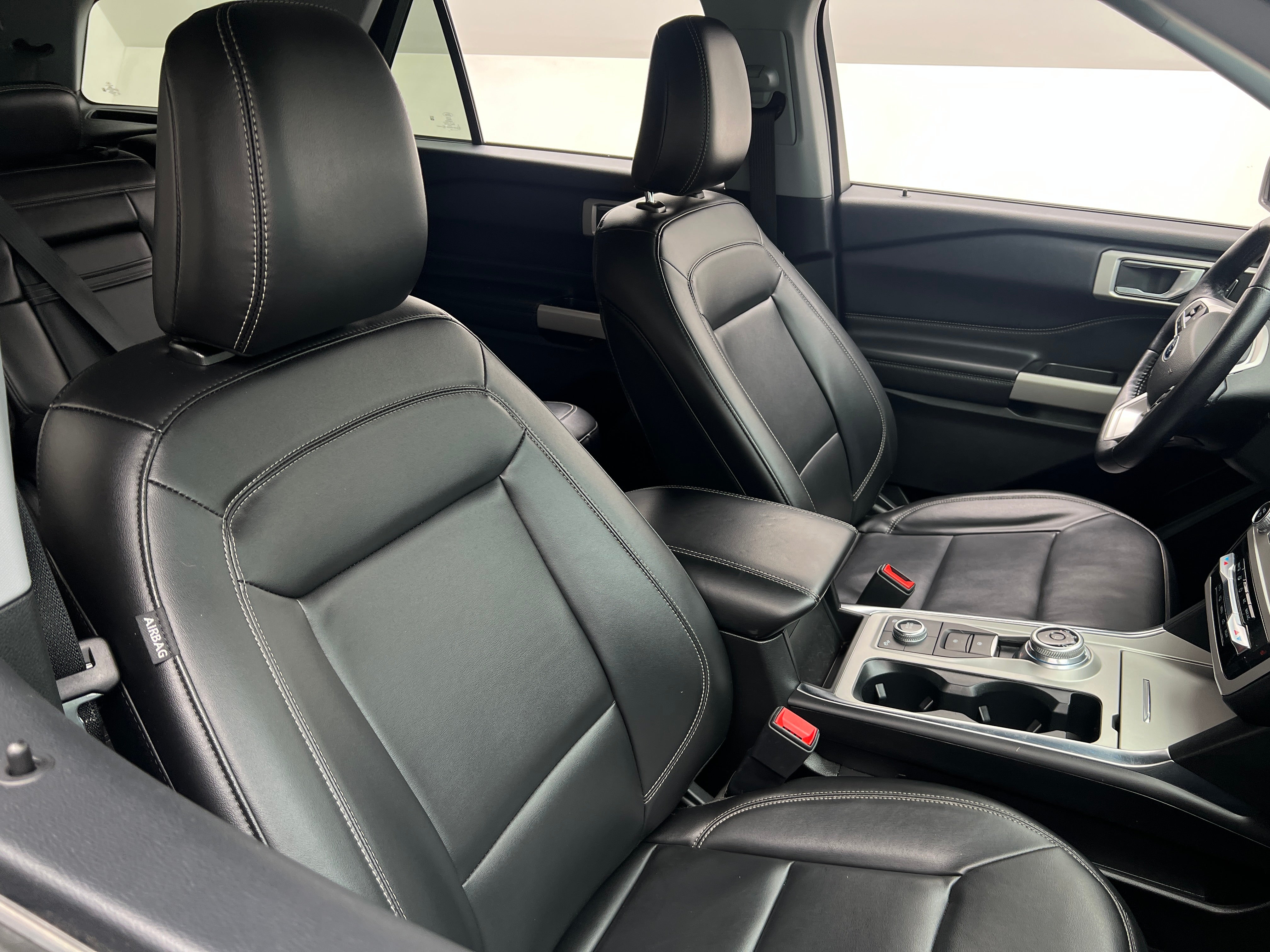 2023 Ford Explorer XLT 2