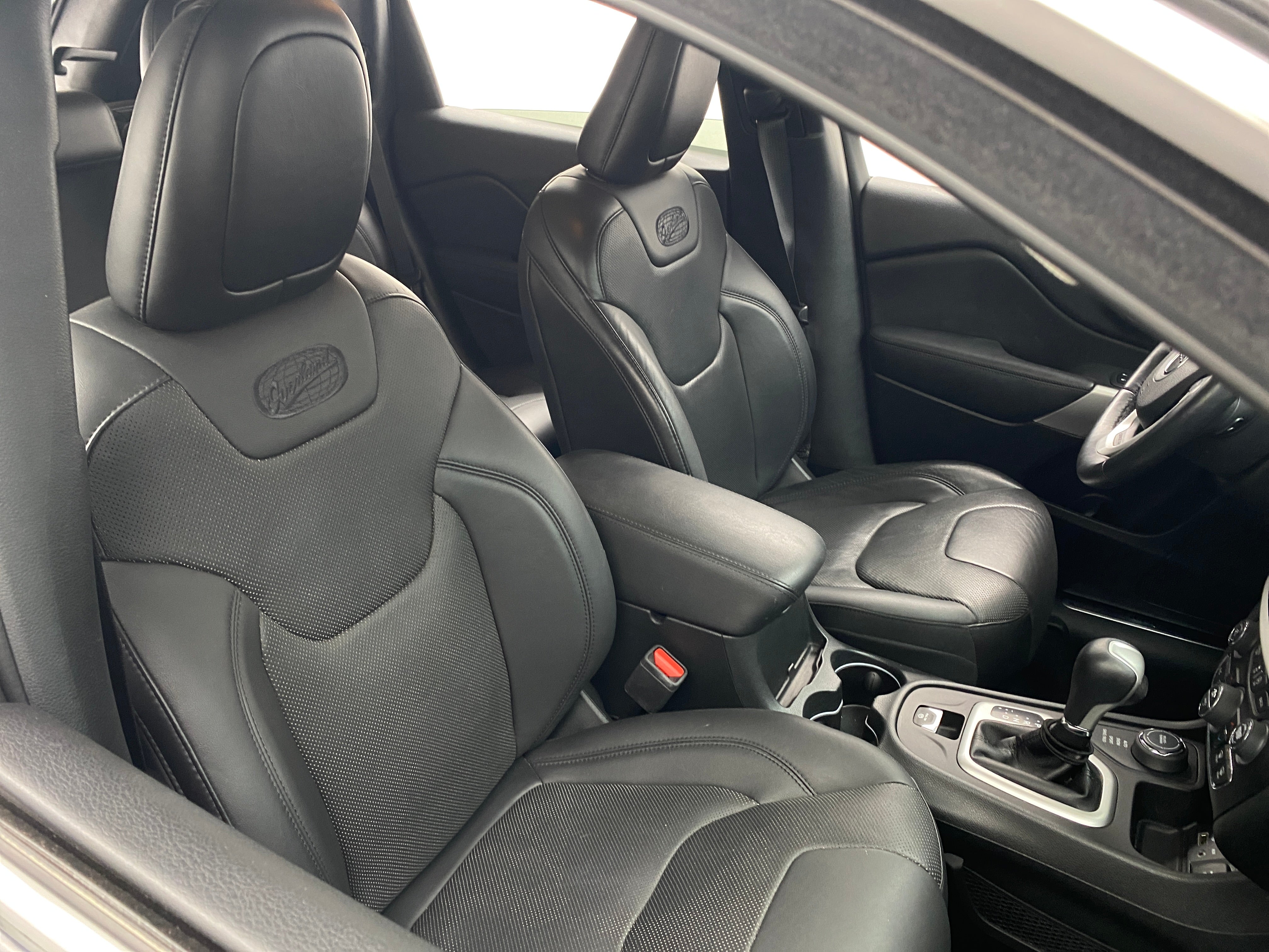 2018 Jeep Cherokee Overland 2