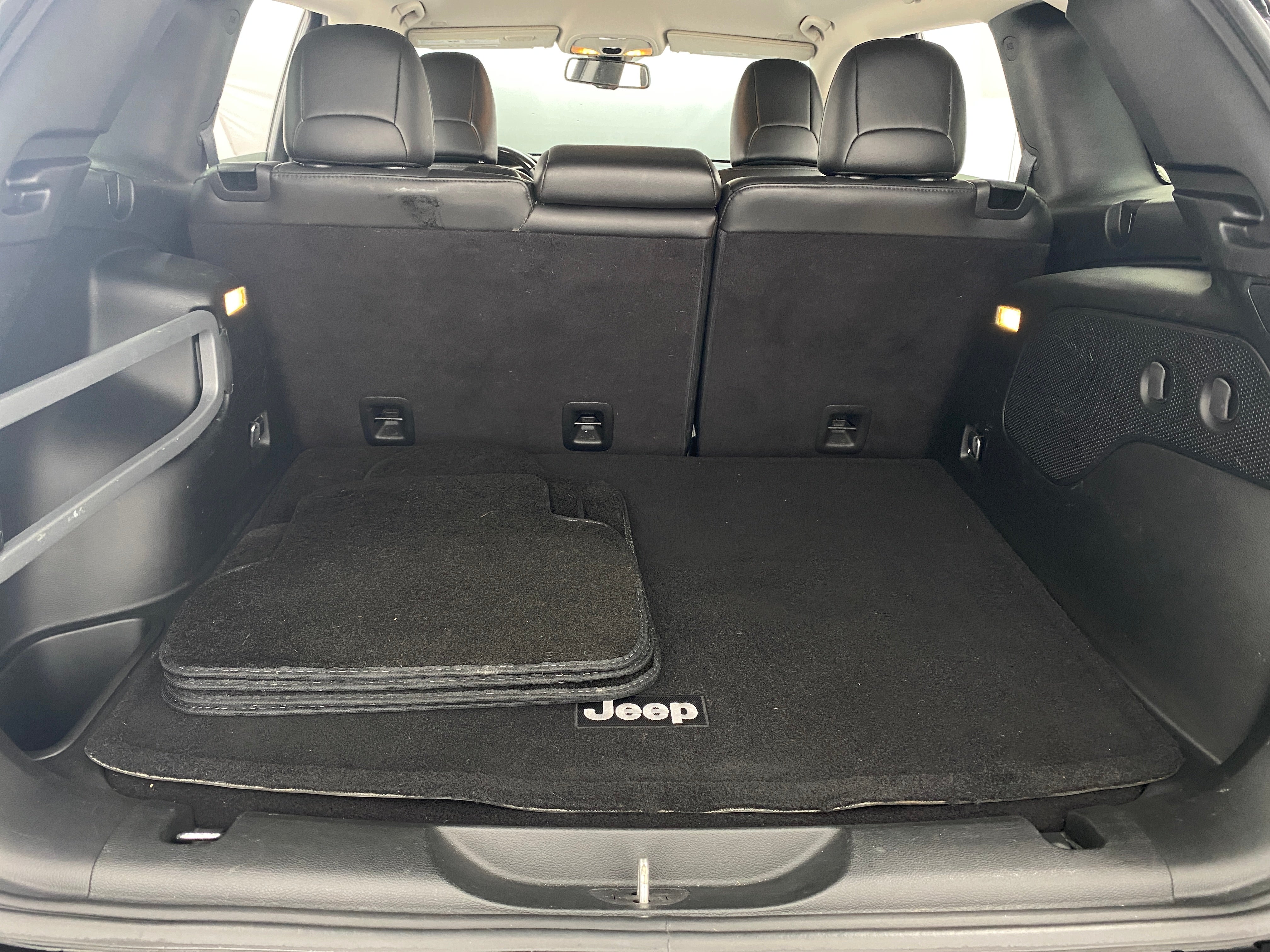 2018 Jeep Cherokee Overland 7
