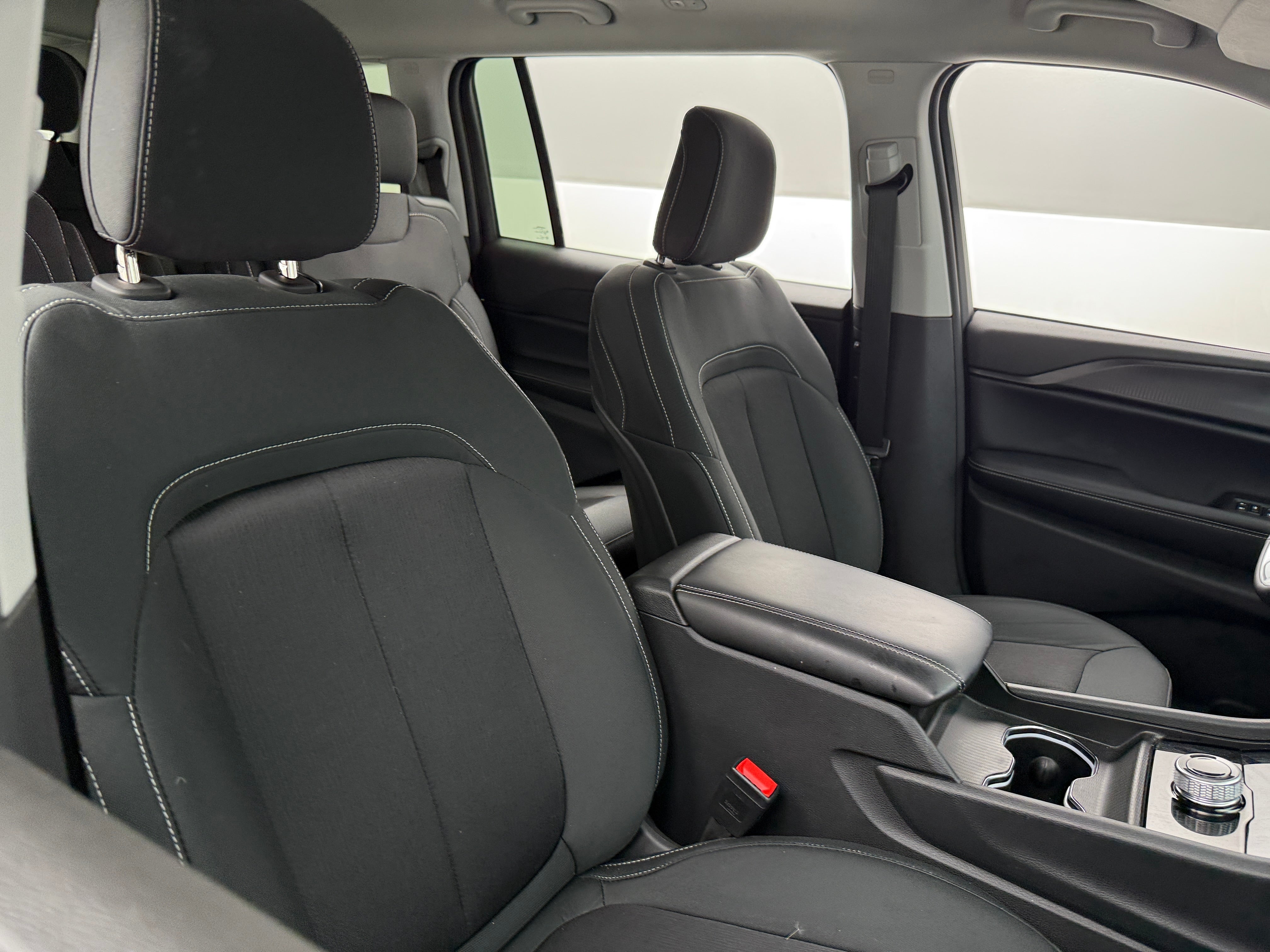 2024 Jeep Grand Cherokee L Laredo 2