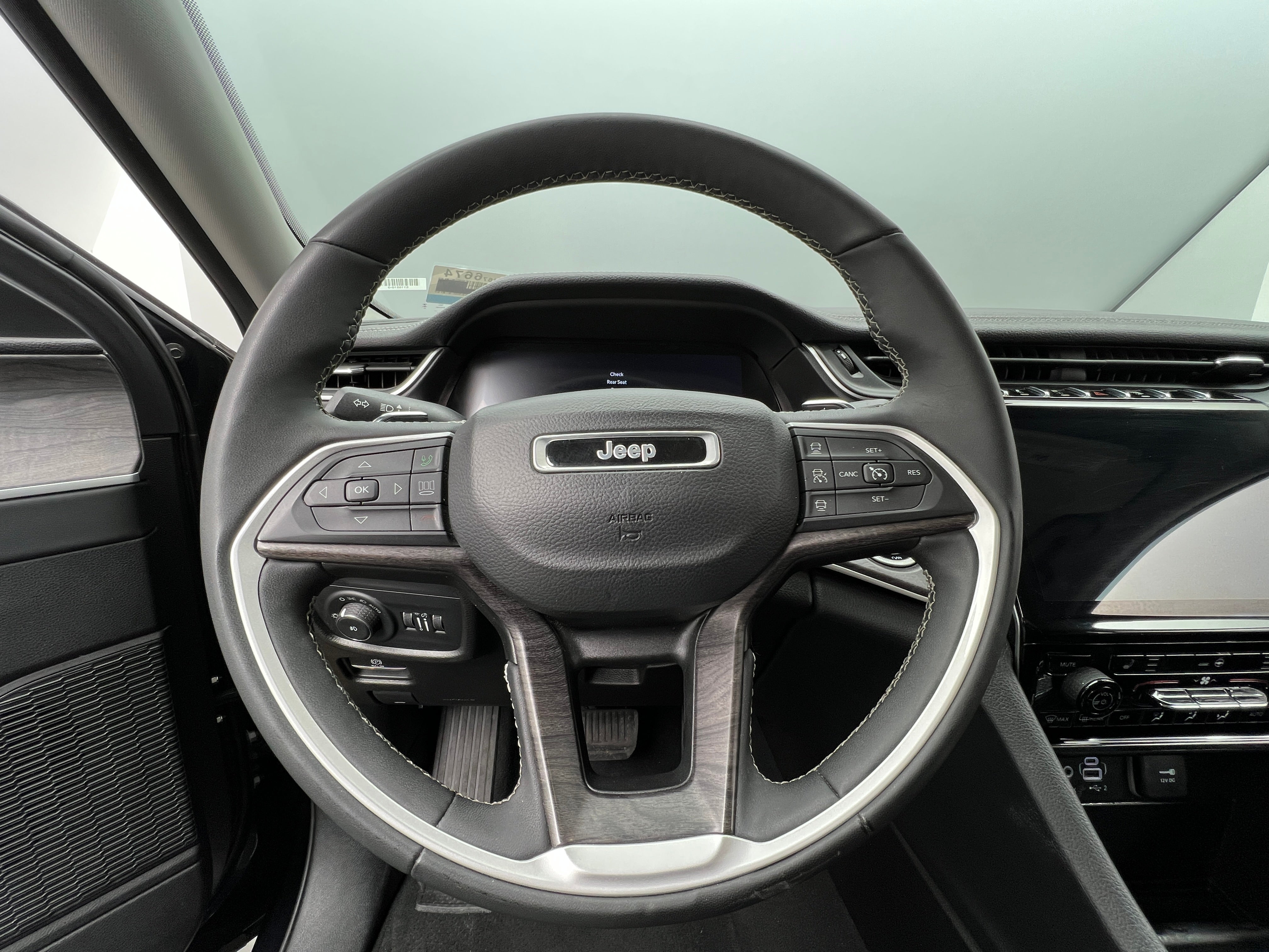 2023 Jeep Grand Cherokee L Limited Edition 4
