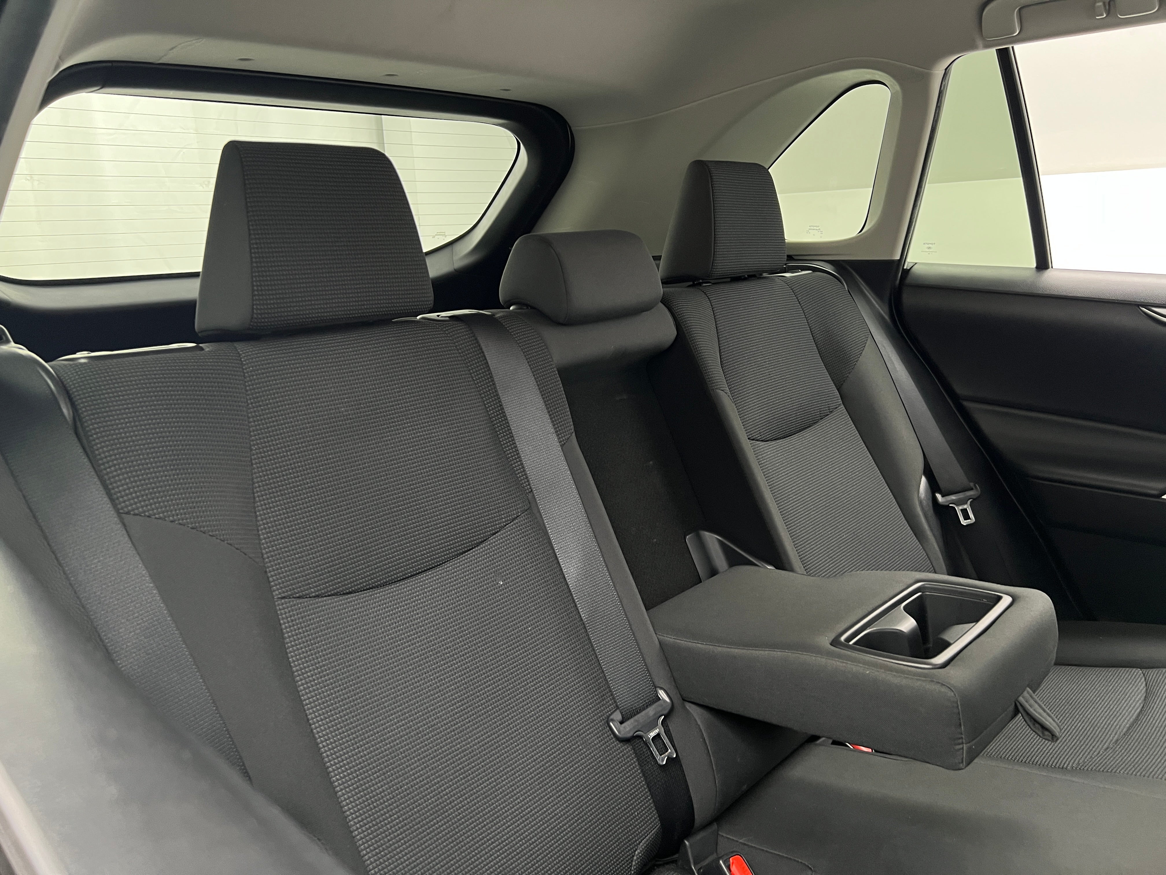 2020 Toyota RAV4 LE 6