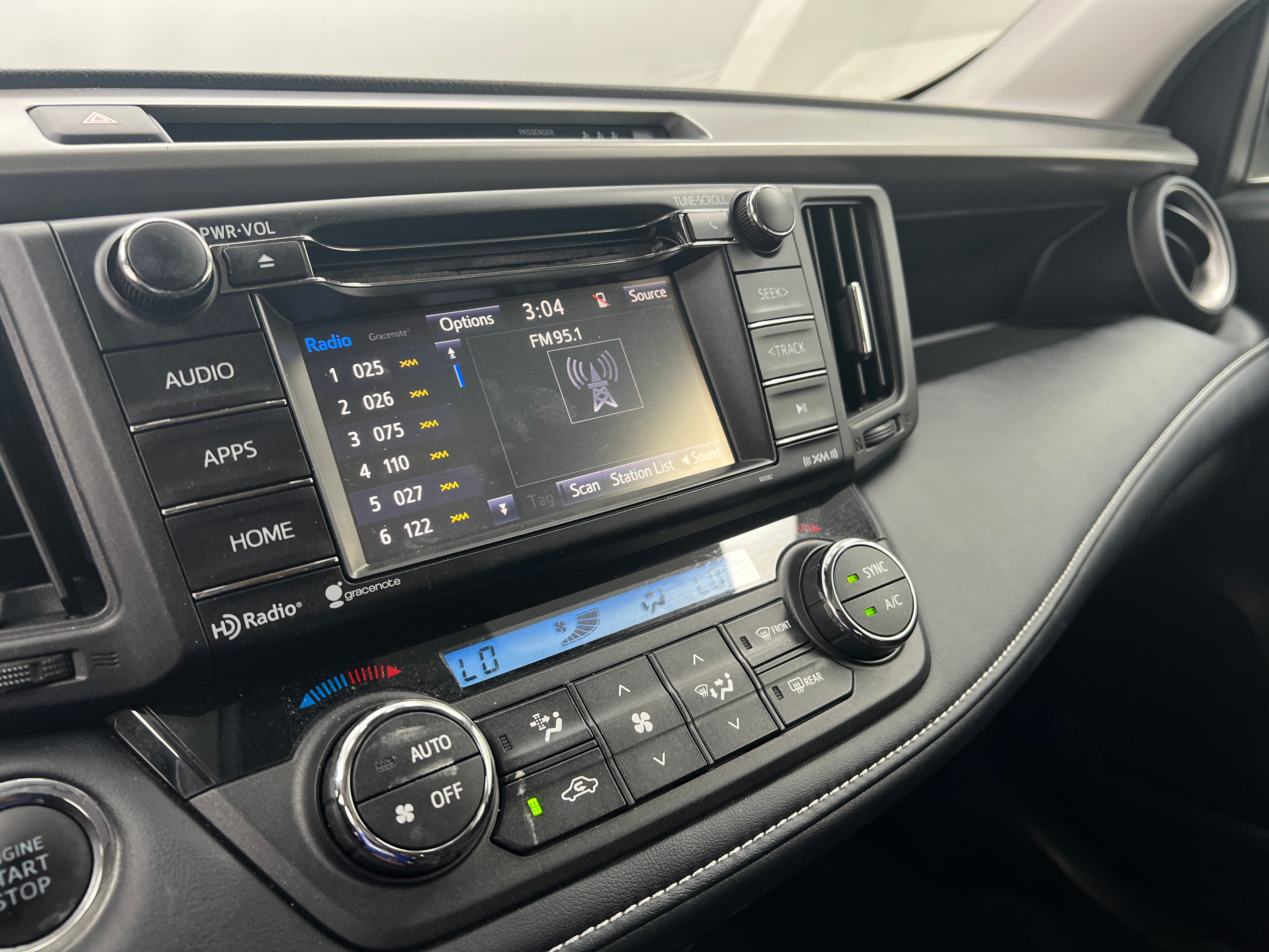 2018 Toyota RAV4 XLE 4