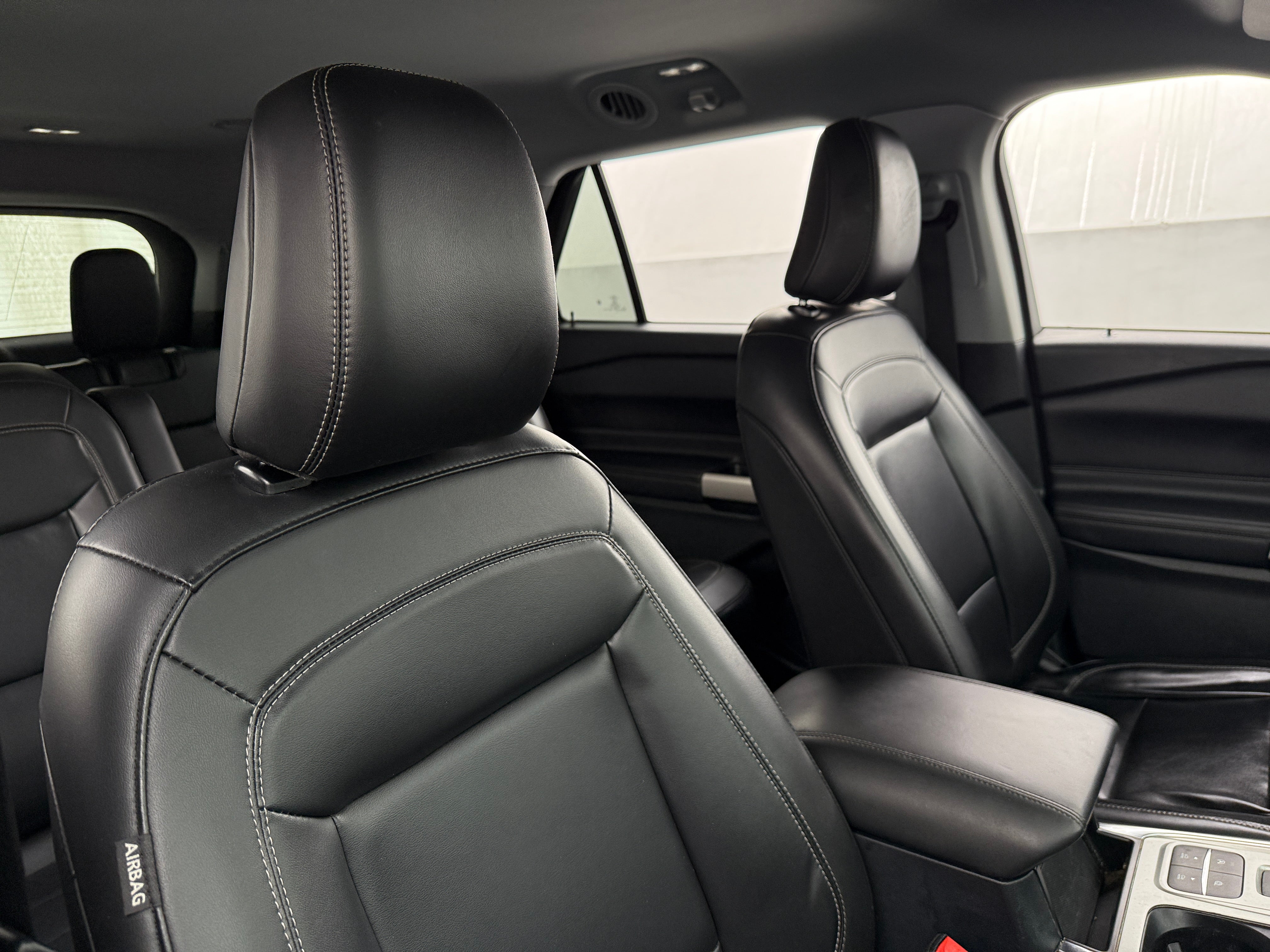 2021 Ford Explorer XLT 2