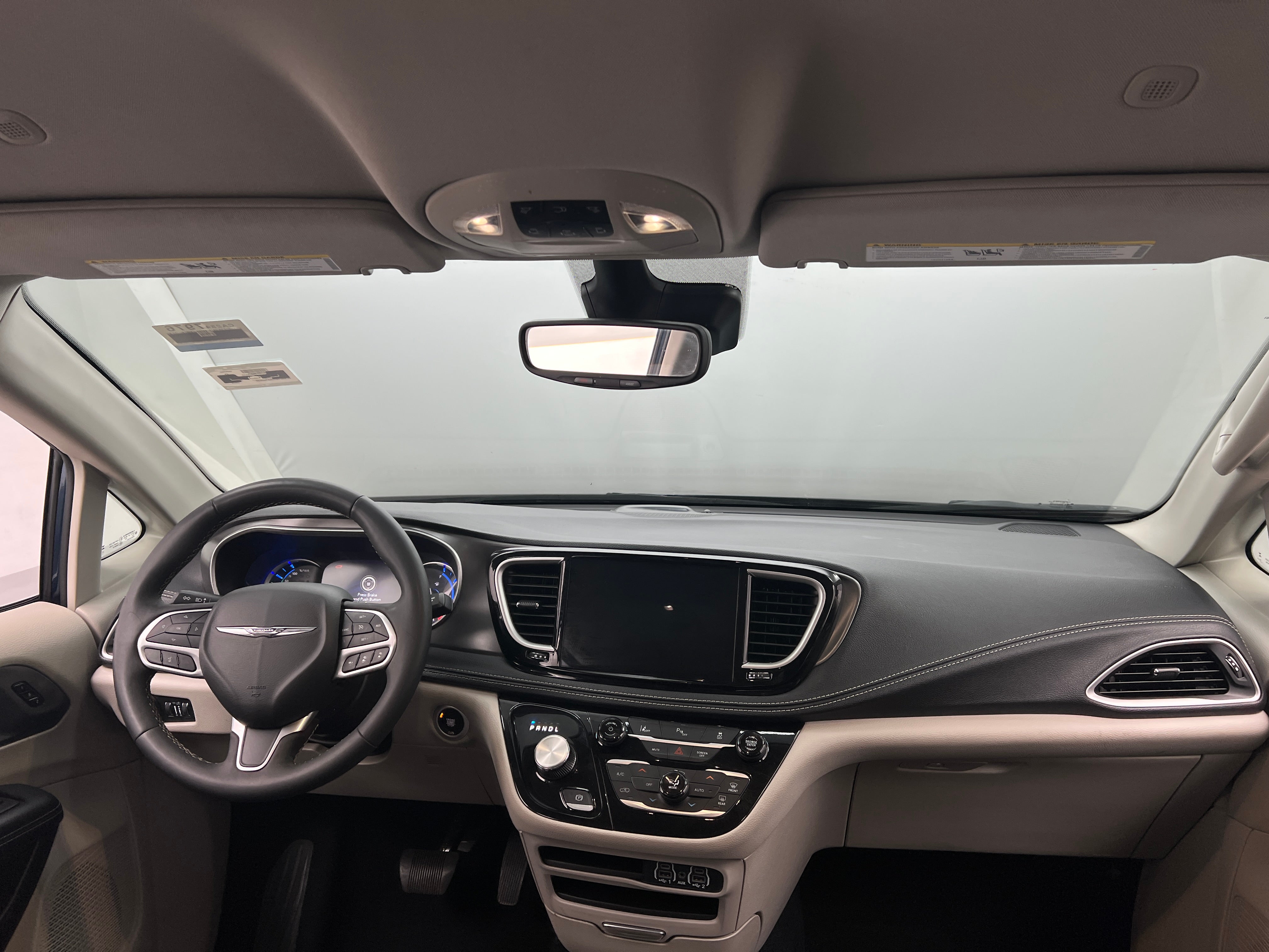 2024 Chrysler Pacifica Hybrid Select 2