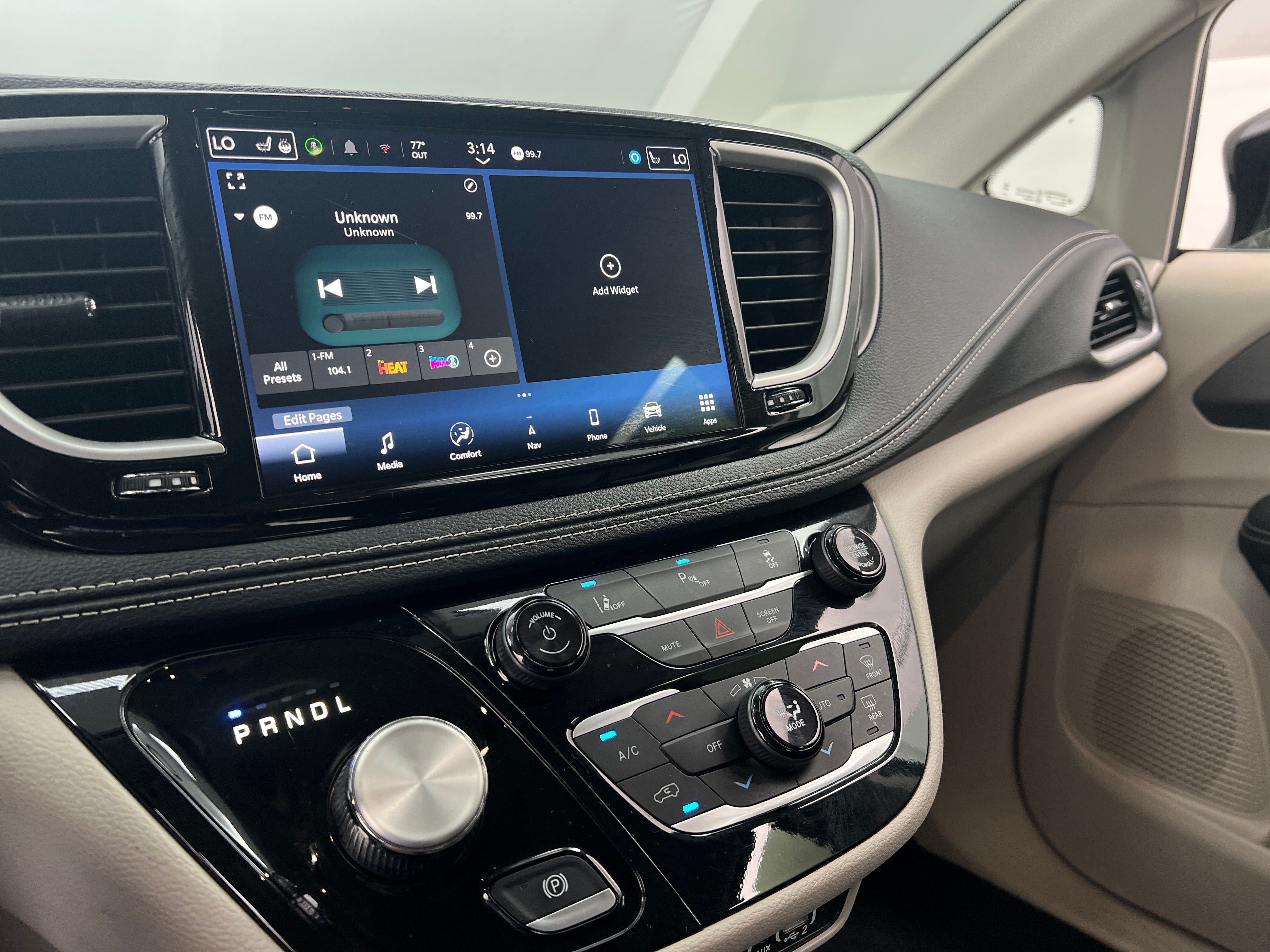 2024 Chrysler Pacifica Hybrid Select 3