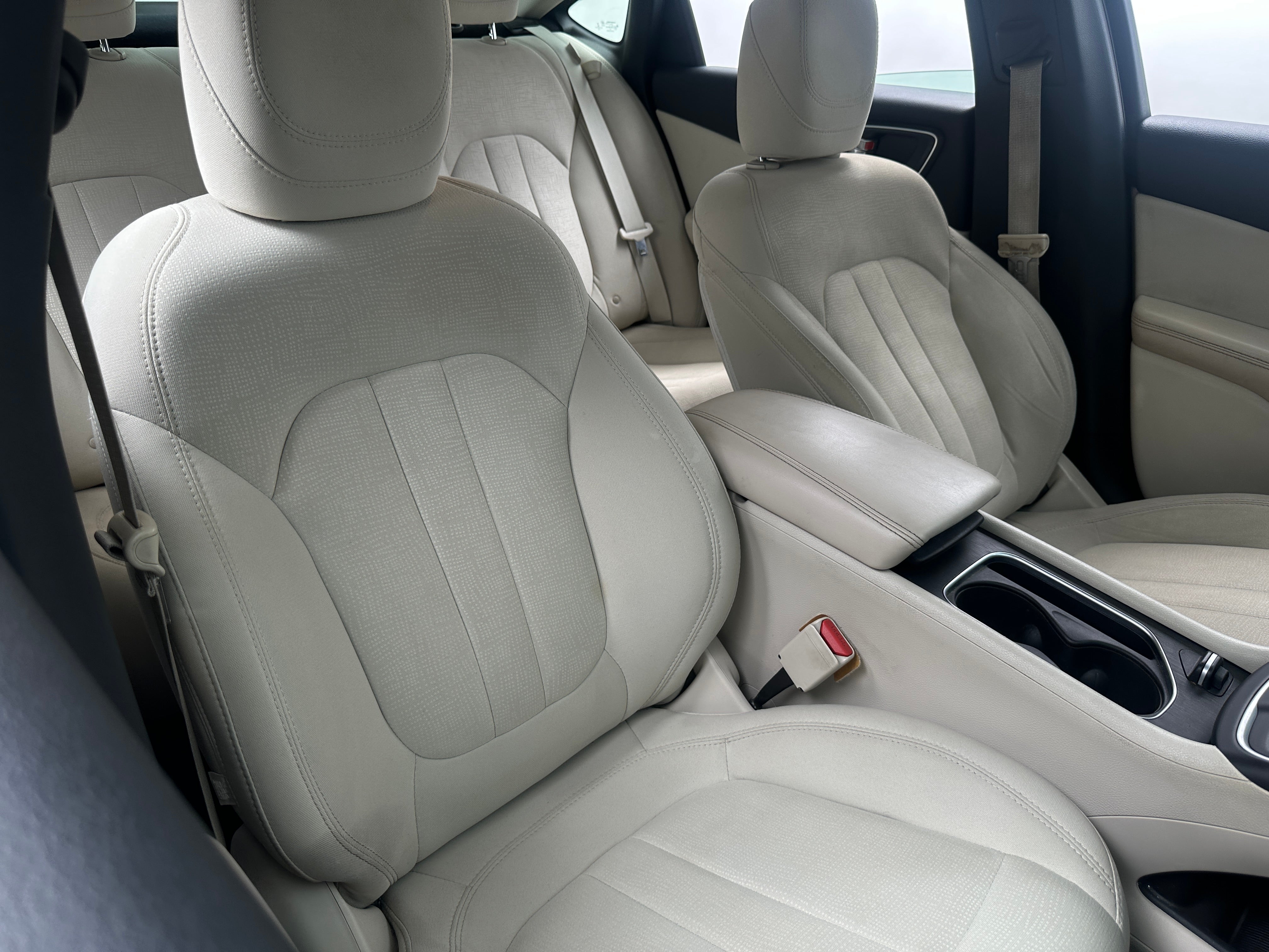 2016 Chrysler 200 Limited 2