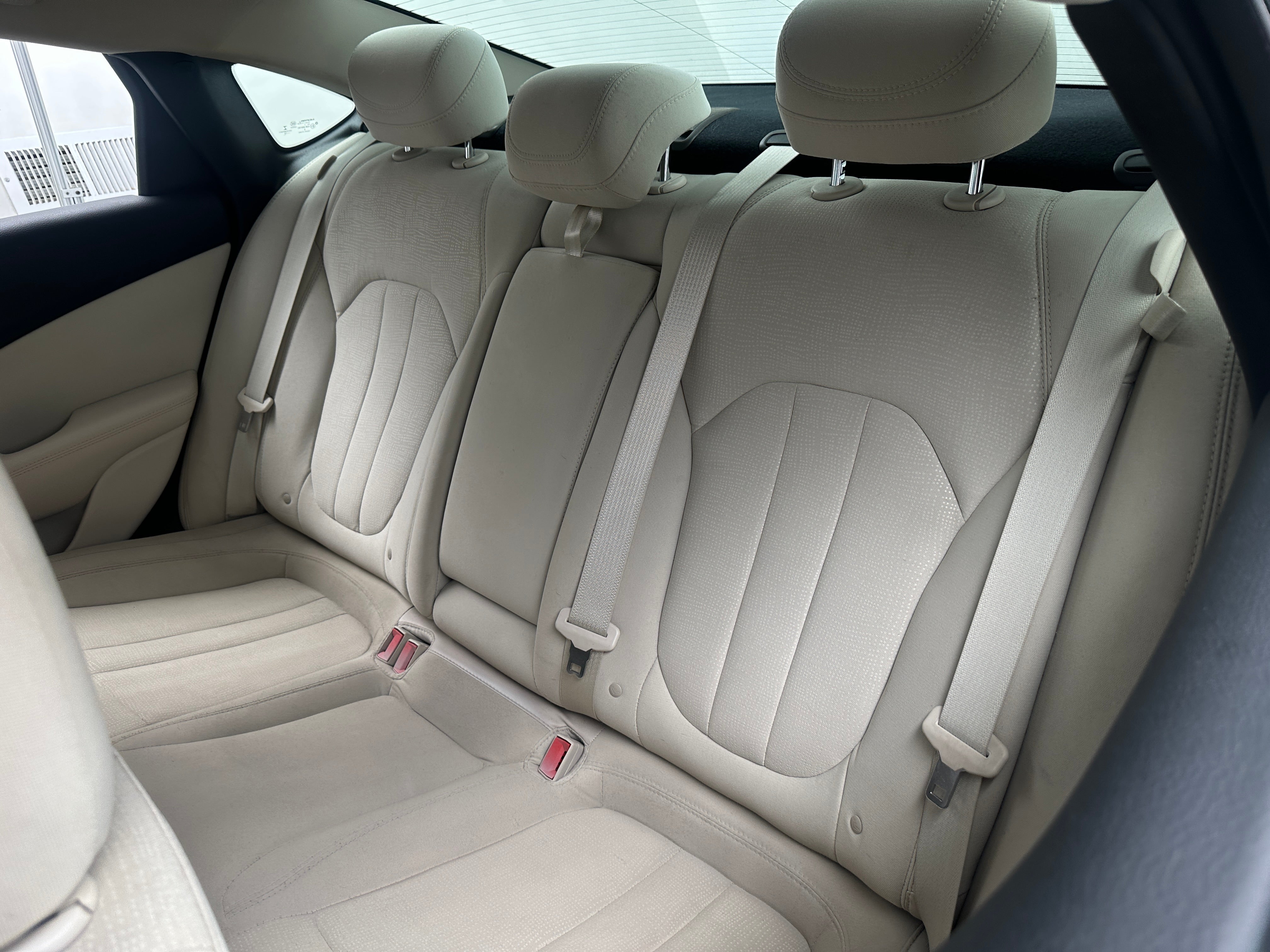 2016 Chrysler 200 Limited 6