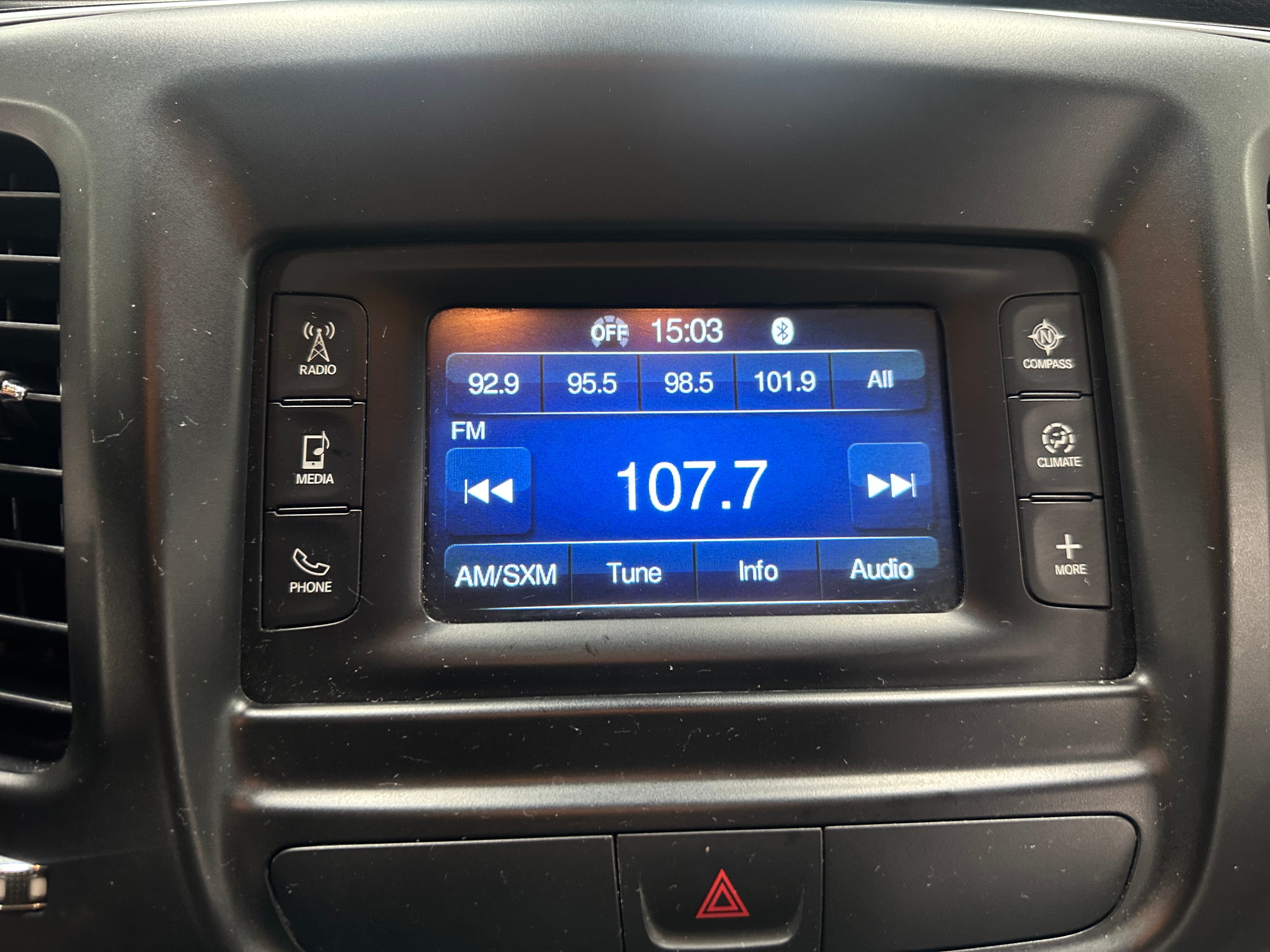 2016 Chrysler 200 Limited 4