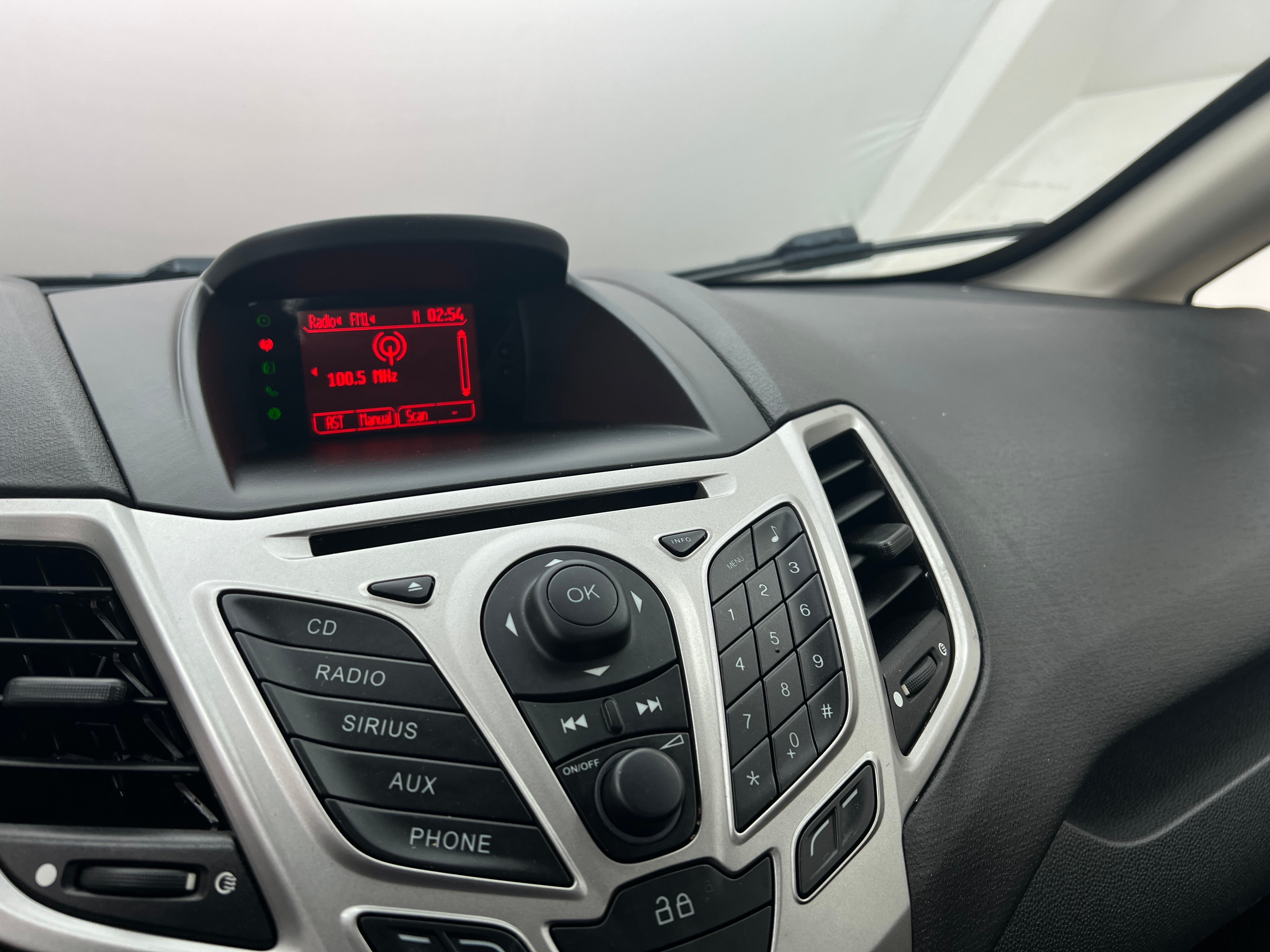 2013 Ford Fiesta SE 4