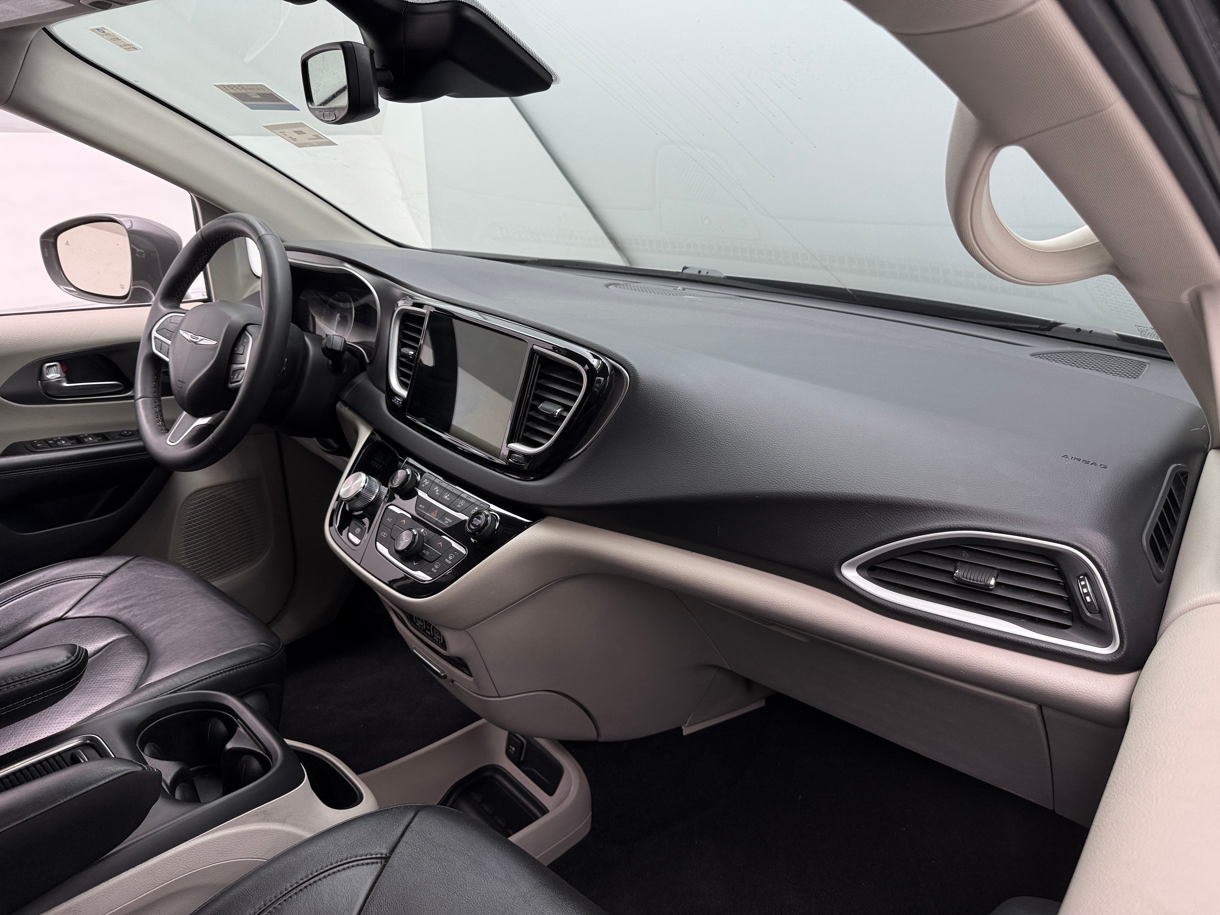 2022 Chrysler Pacifica Touring L 2