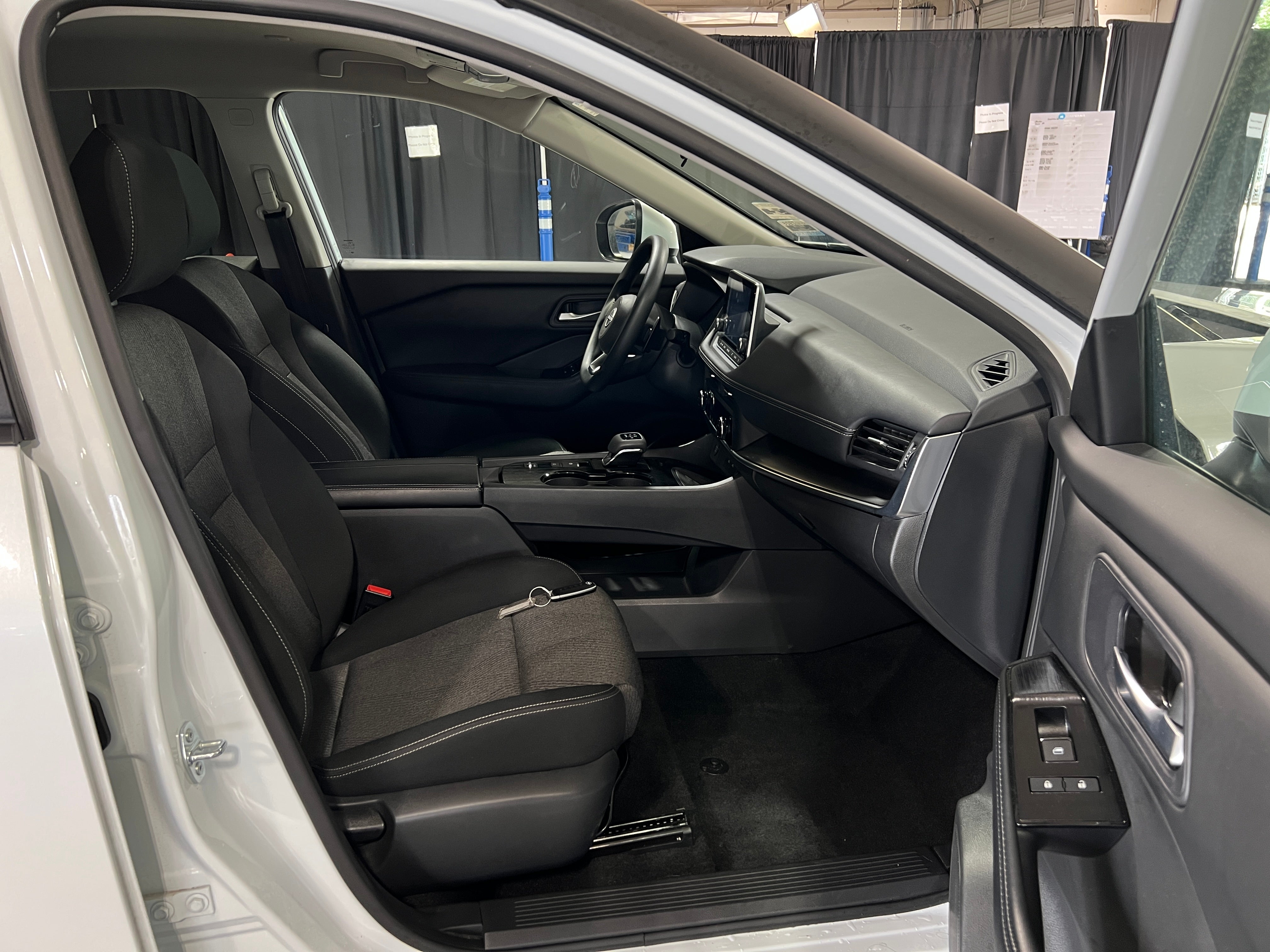 2024 Nissan Rogue SV 2