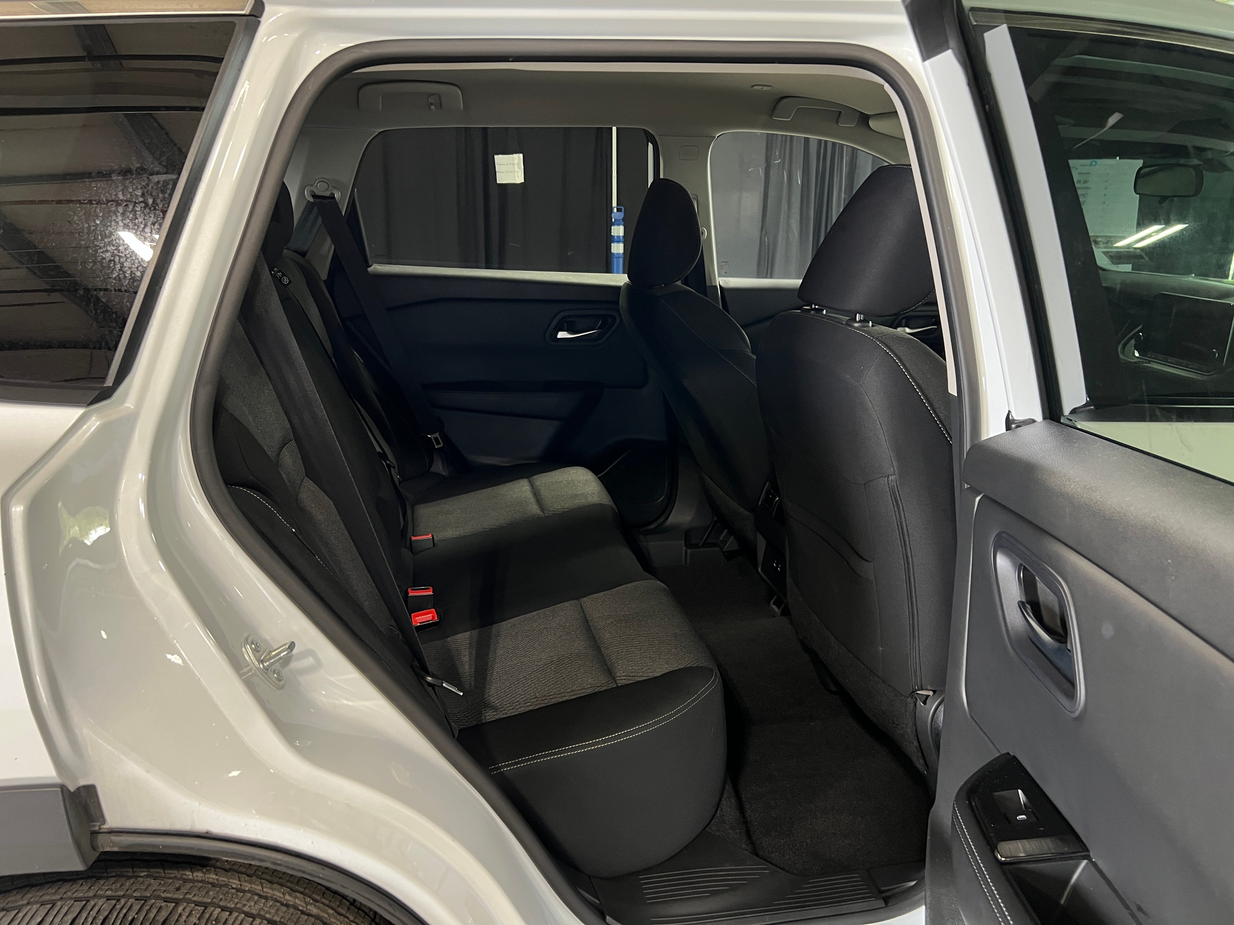 2024 Nissan Rogue SV 6