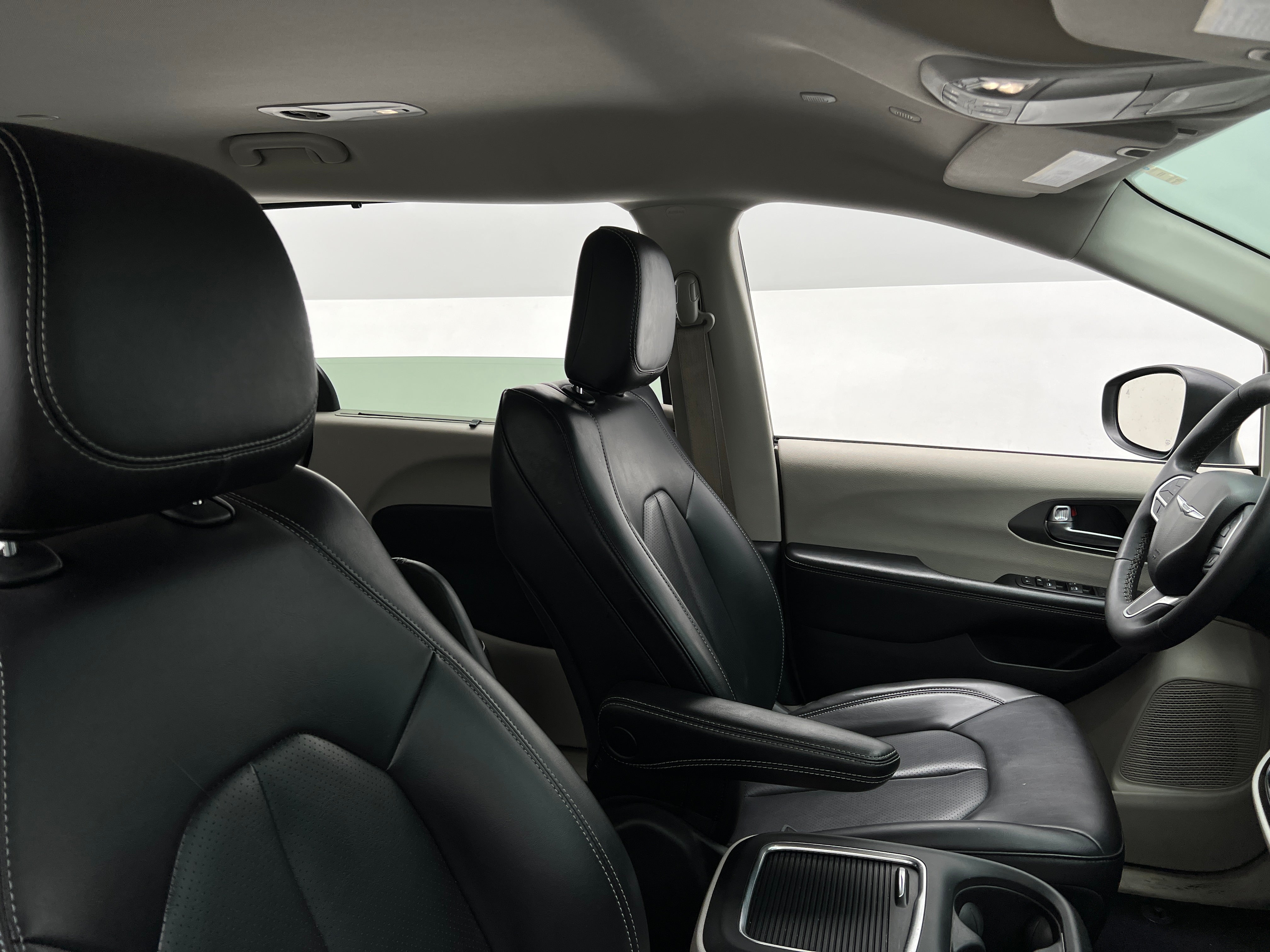 2023 Chrysler Pacifica Touring L 2