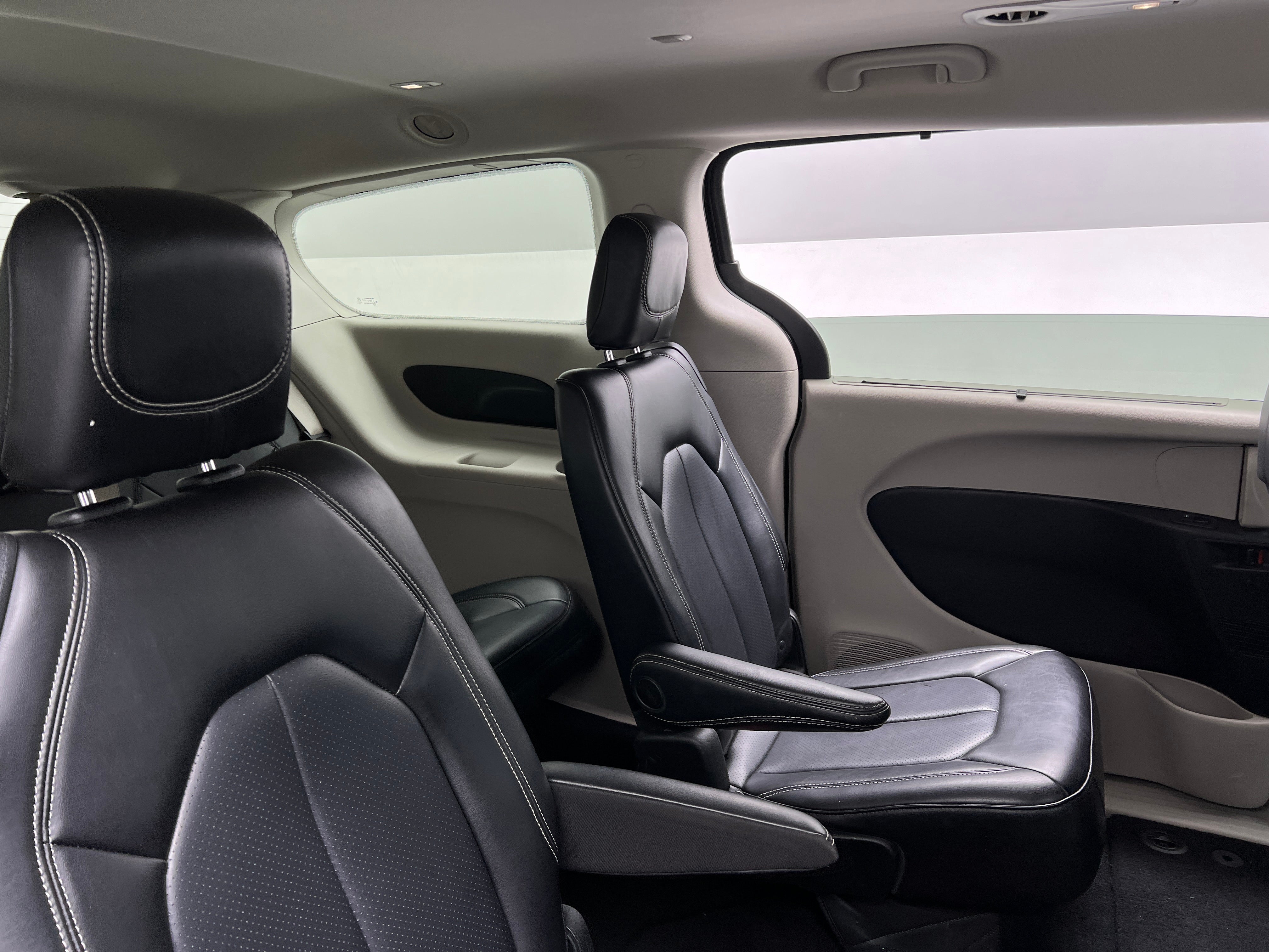 2023 Chrysler Pacifica Touring L 6