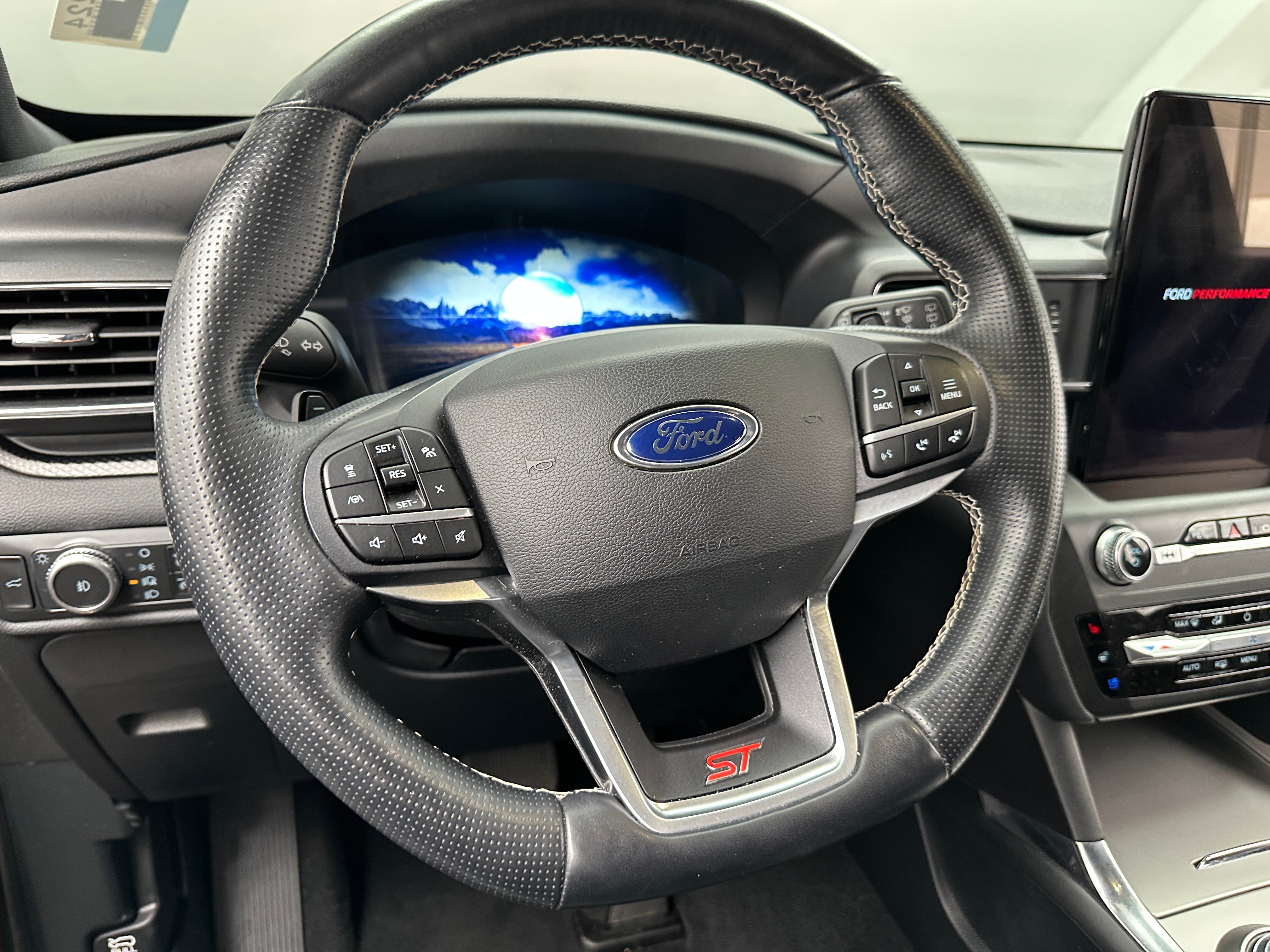 2020 Ford Explorer ST 4
