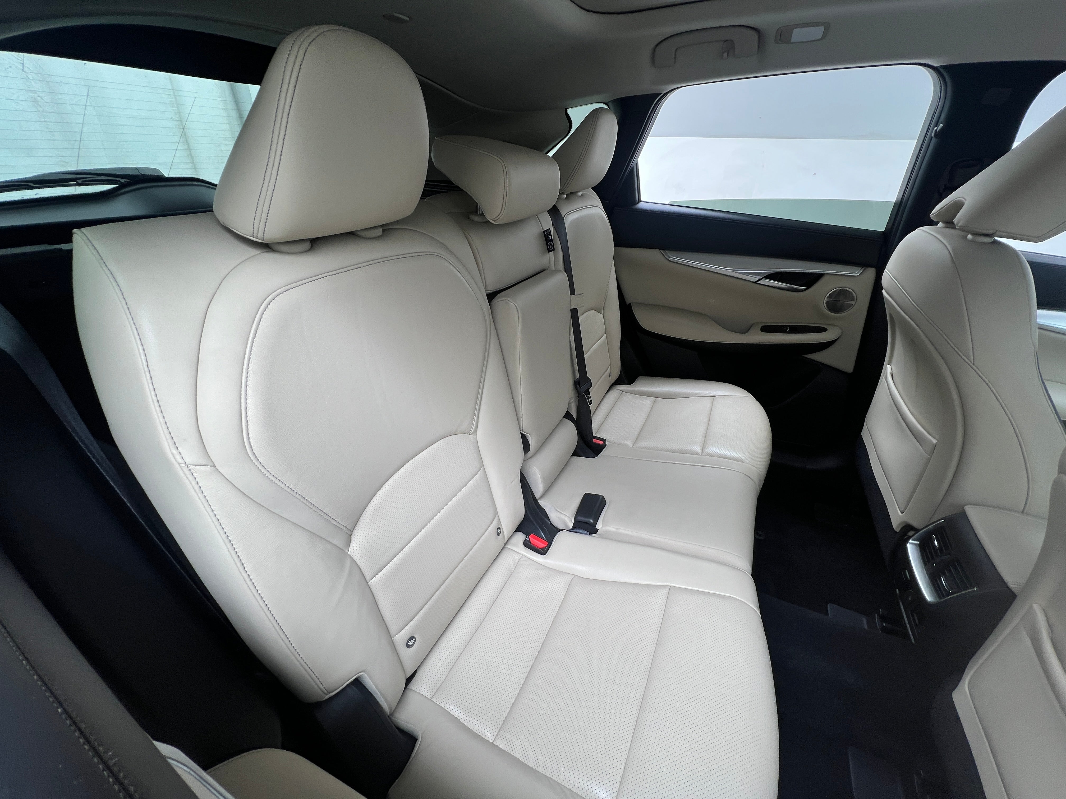 2019 INFINITI QX50 Essential 5