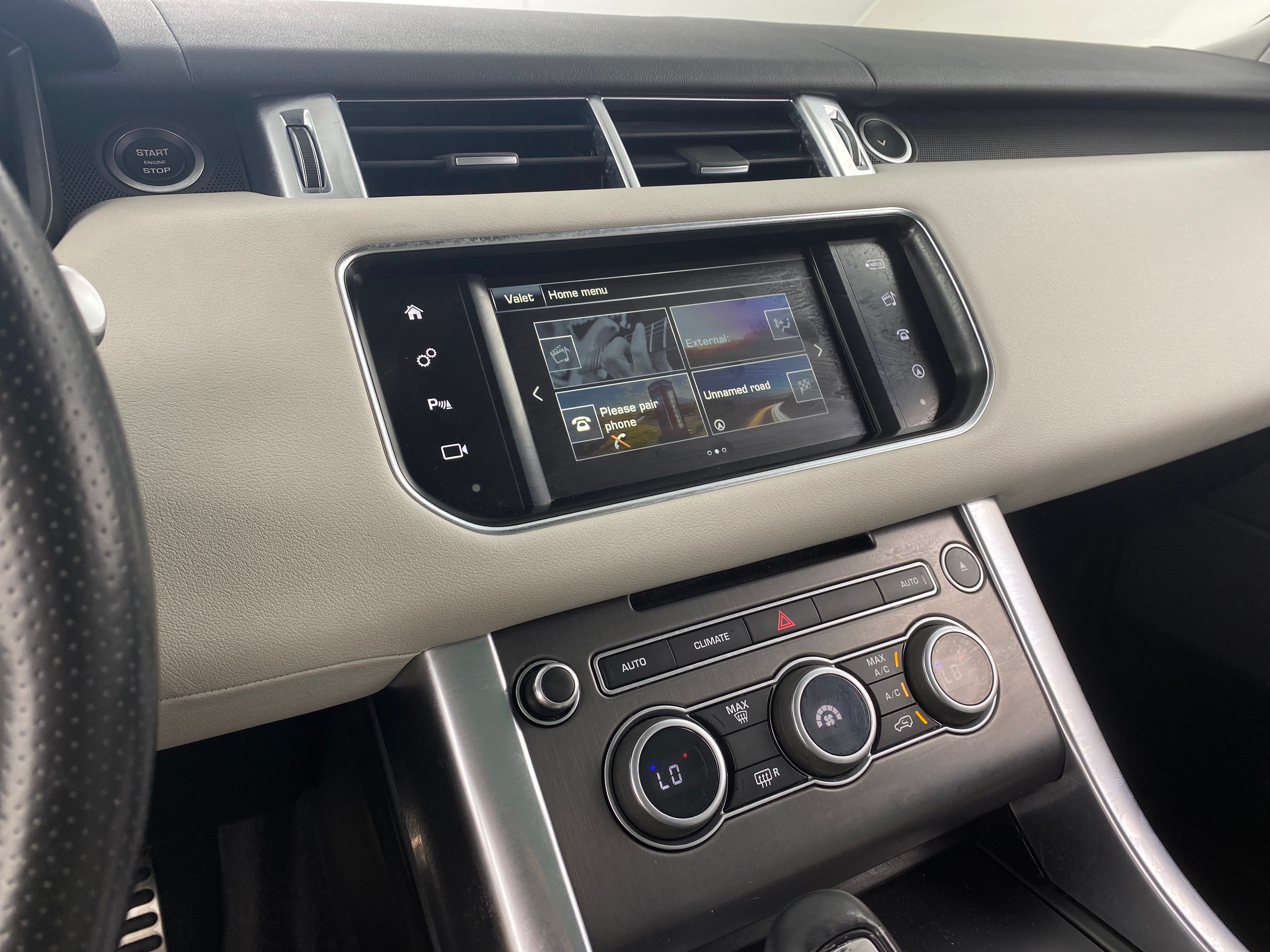 2016 Land Rover Range Rover Sport SE 3