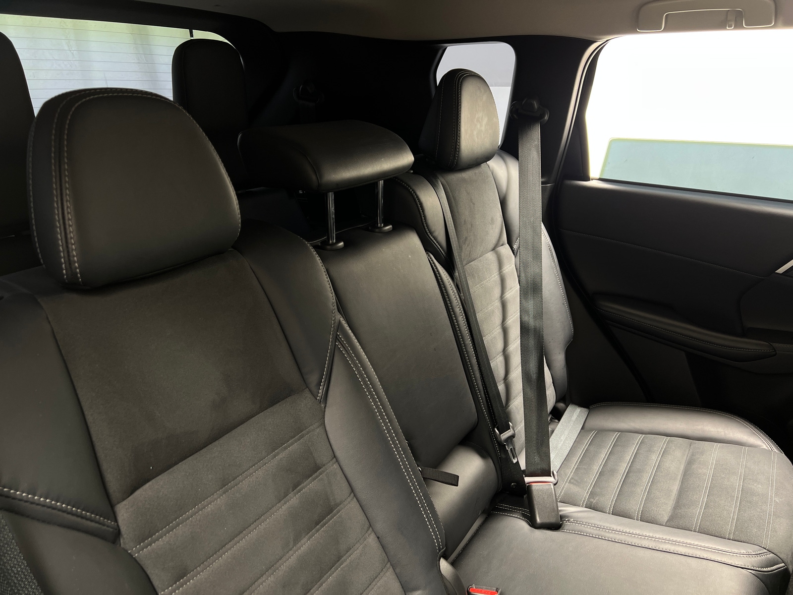 Thumbnail: 2022 Mitsubishi Outlander - 5