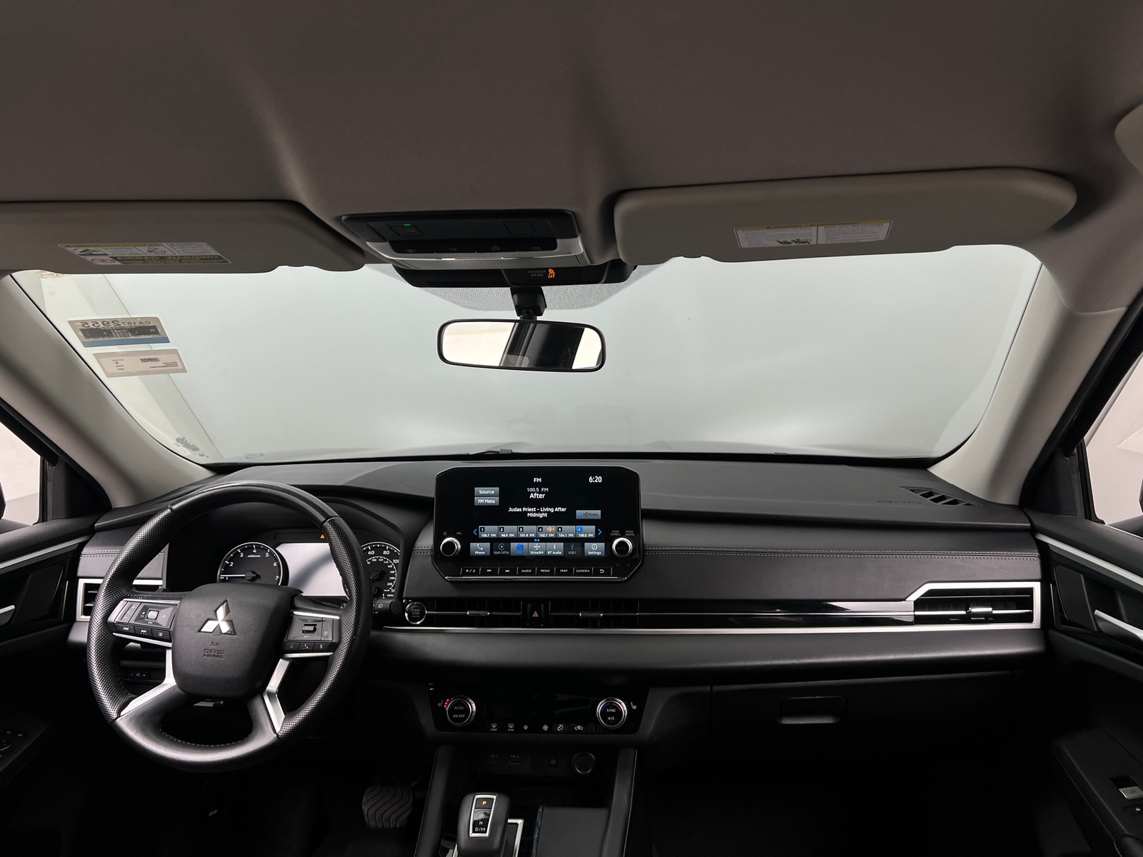 Thumbnail: 2022 Mitsubishi Outlander - 2