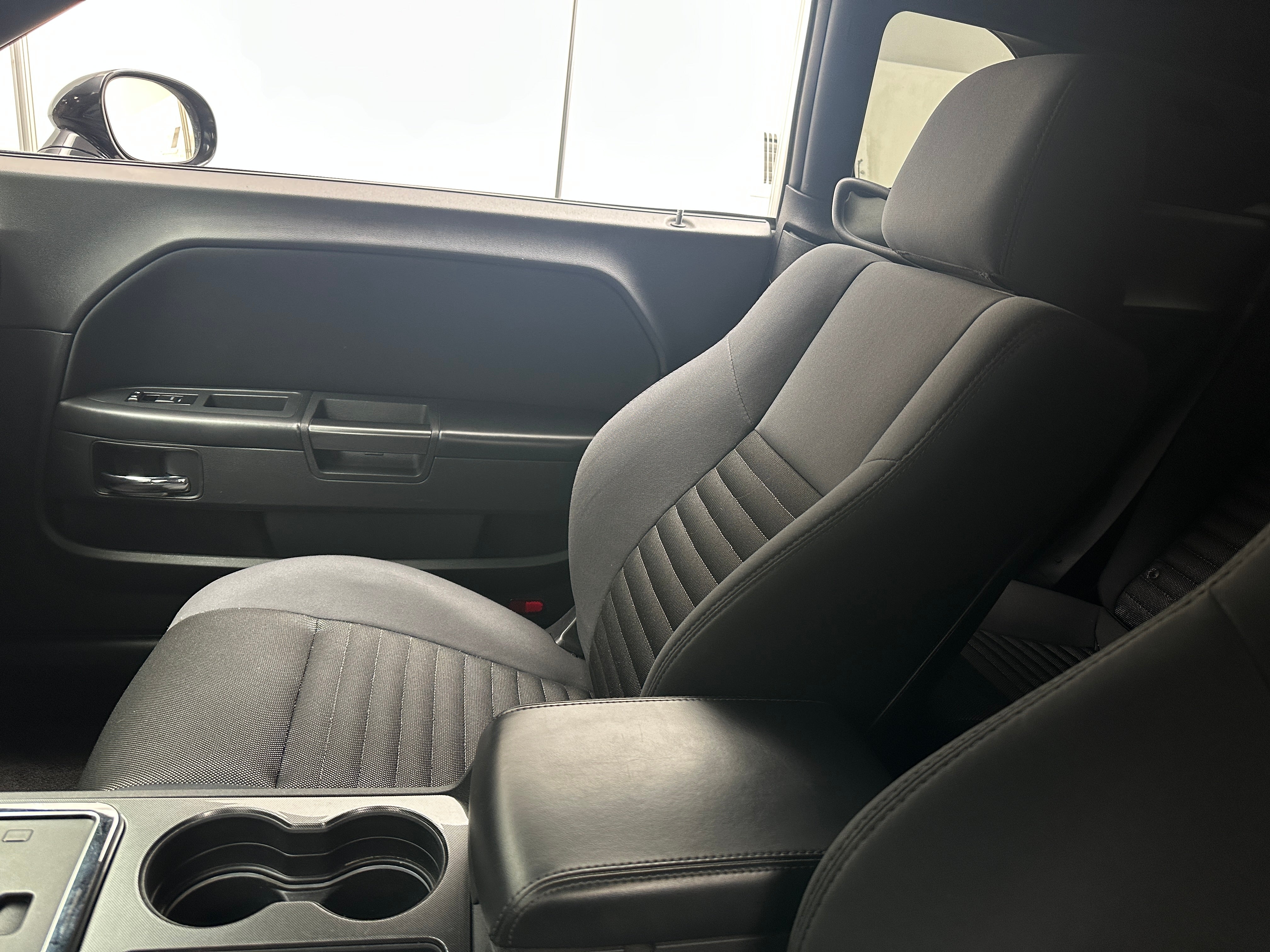 2014 Dodge Challenger SXT 2
