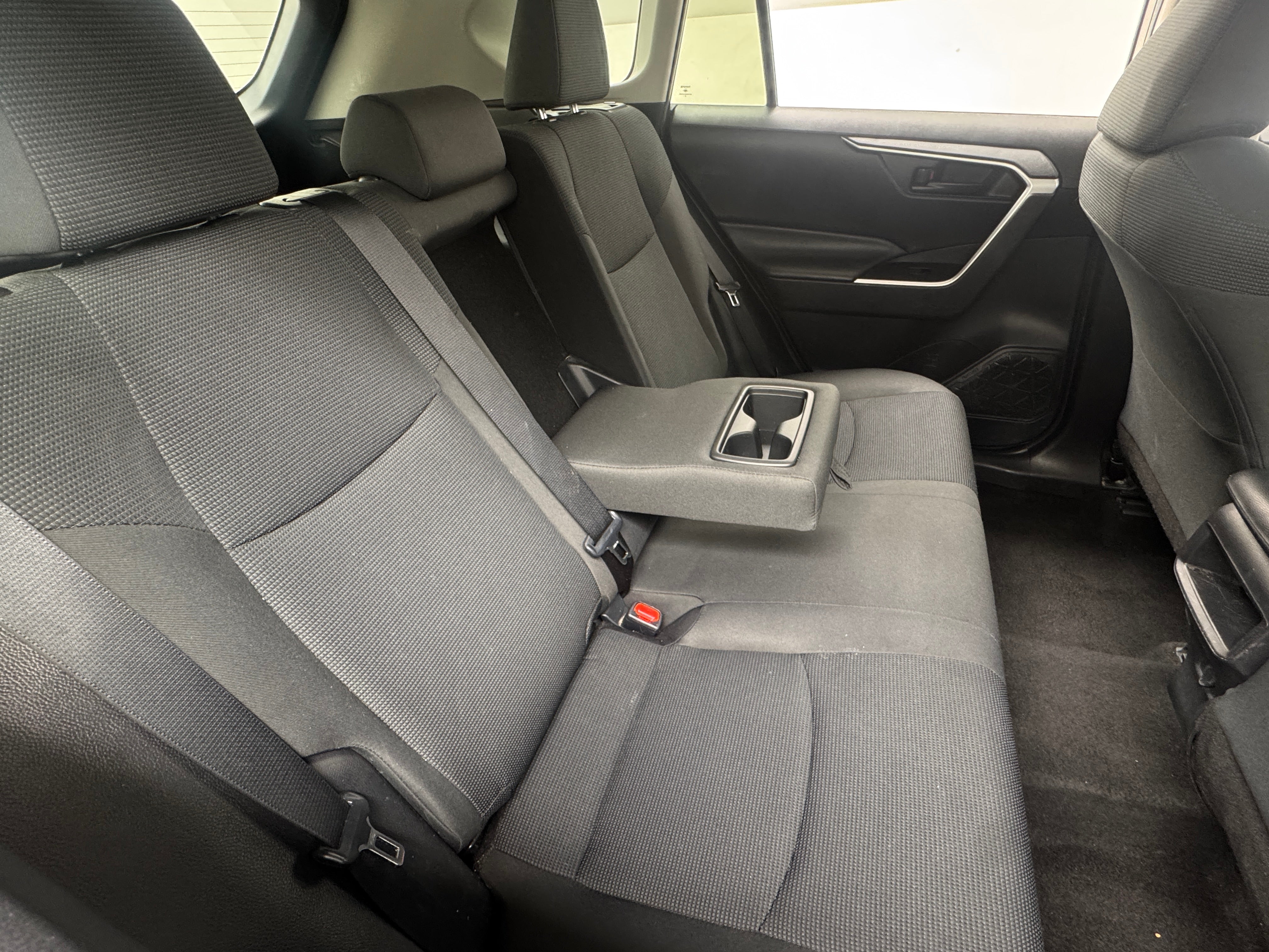2020 Toyota RAV4 LE 6