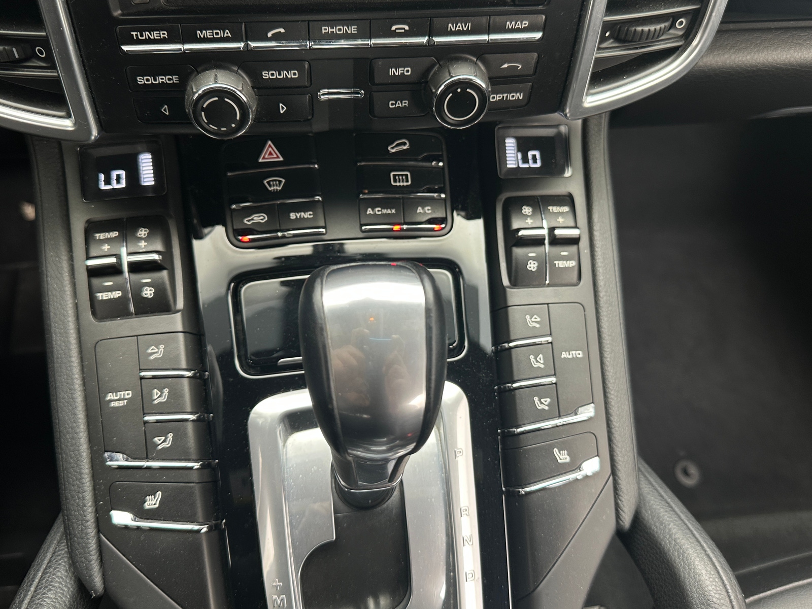Thumbnail: 2014 Porsche Cayenne - 3