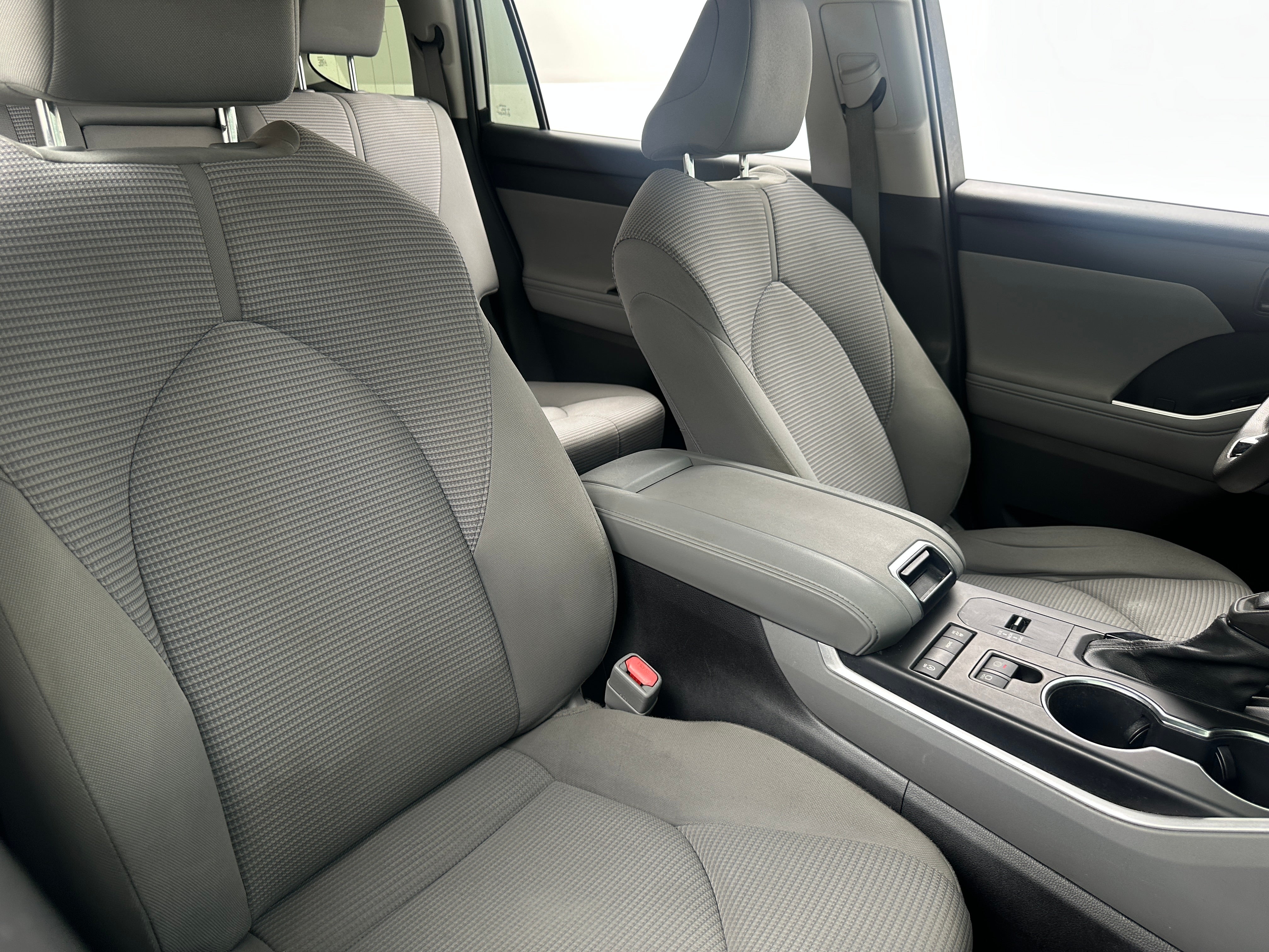 2021 Toyota Highlander L 2