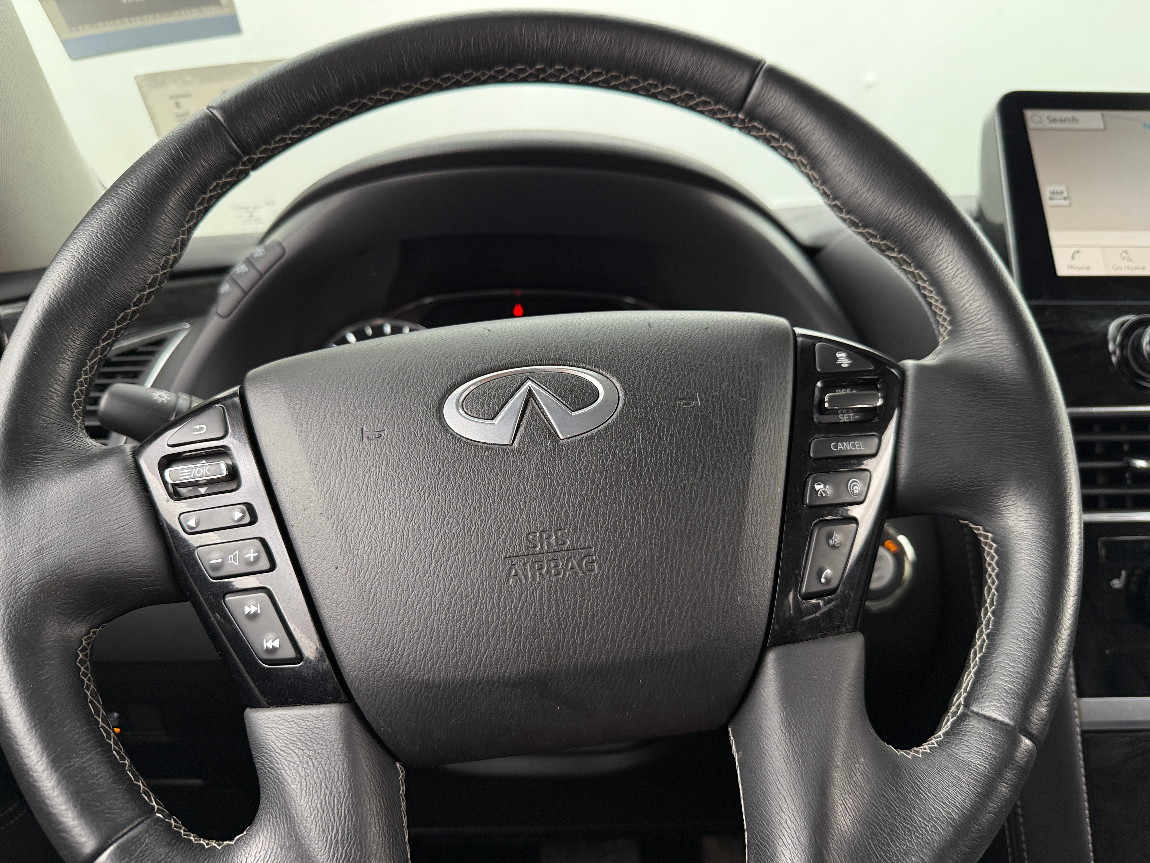 2023 INFINITI QX80 Luxe 4