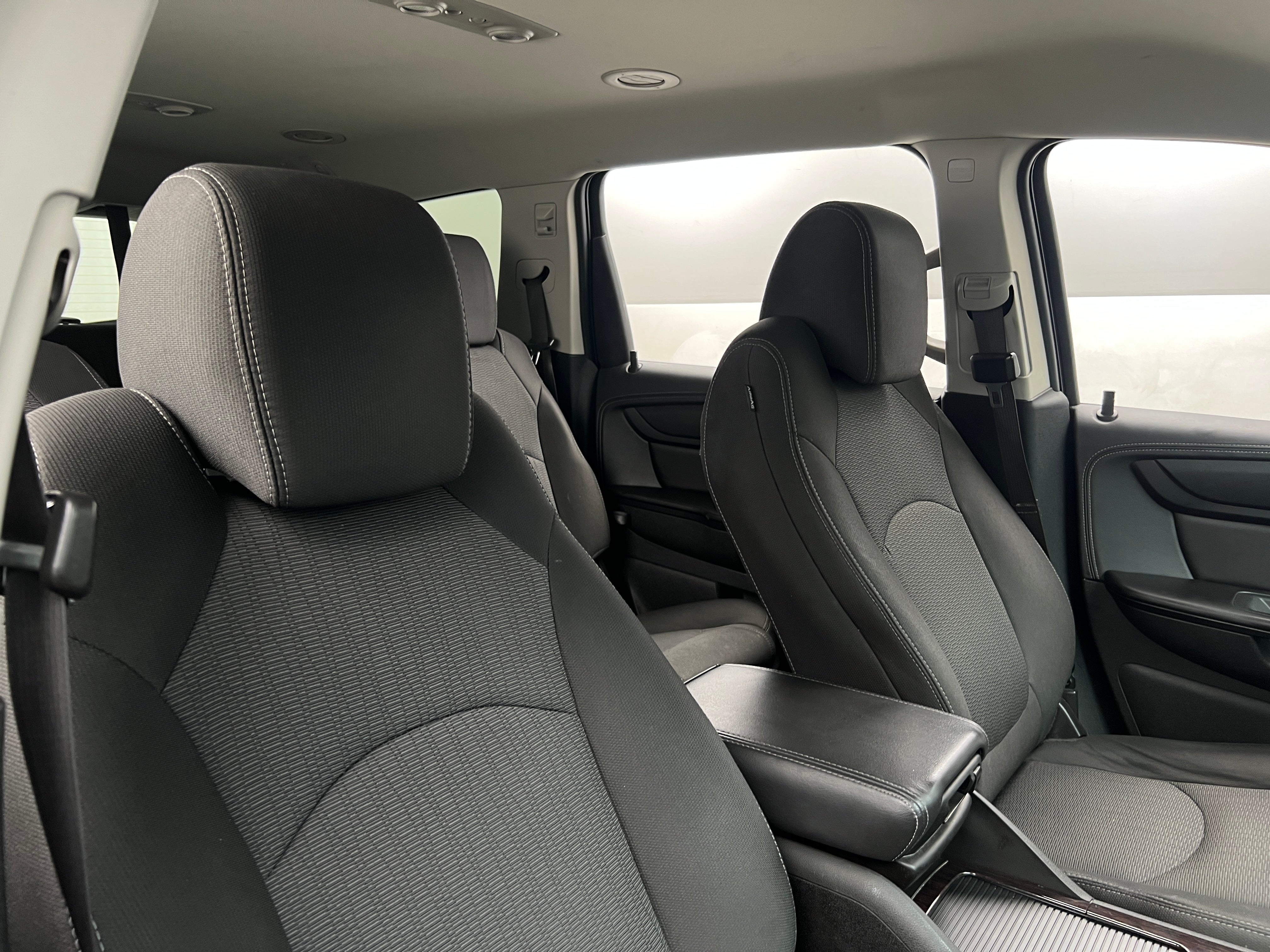 2017 Chevrolet Traverse LT 2