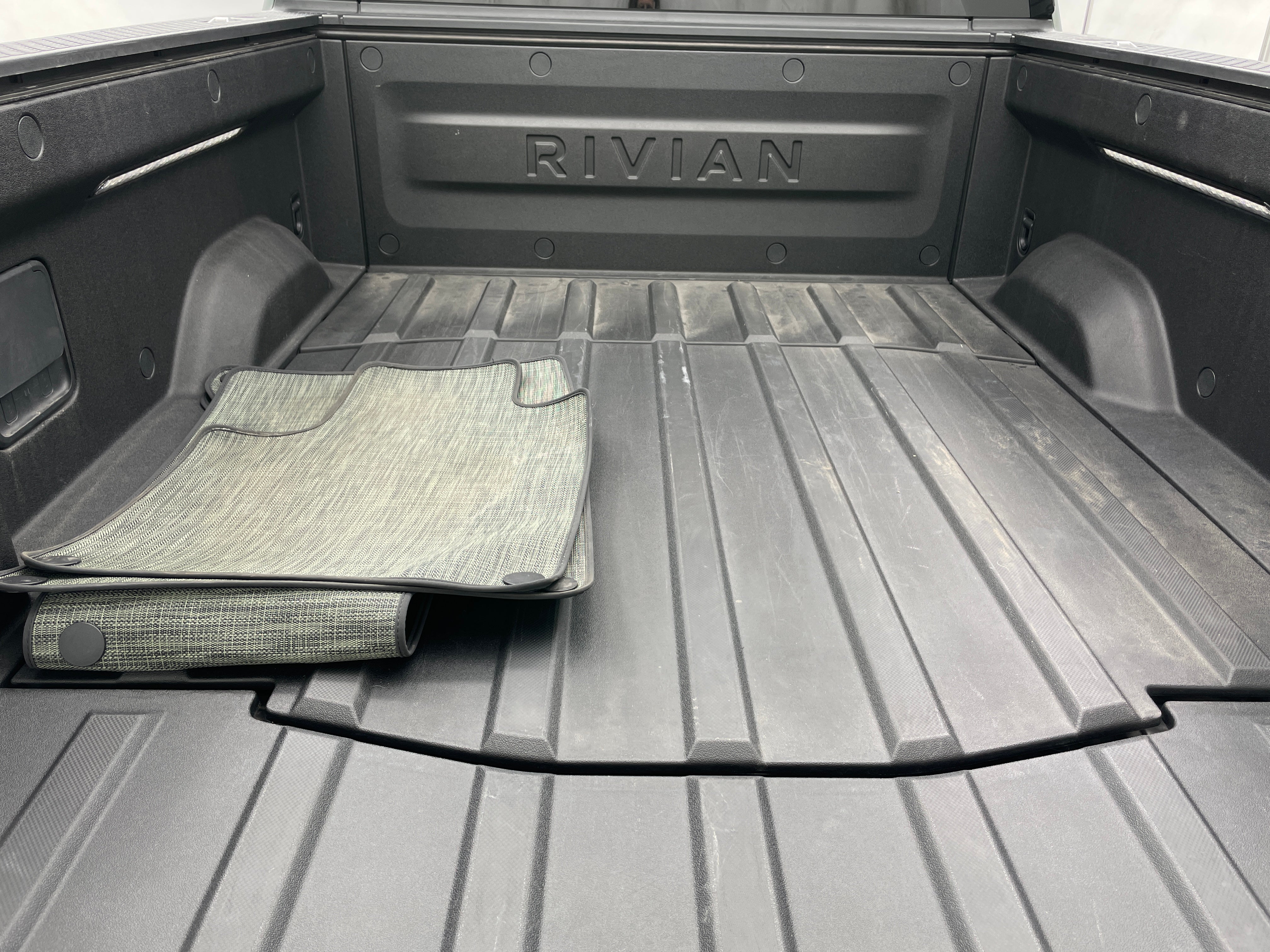 2022 Rivian R1T Adventure 6