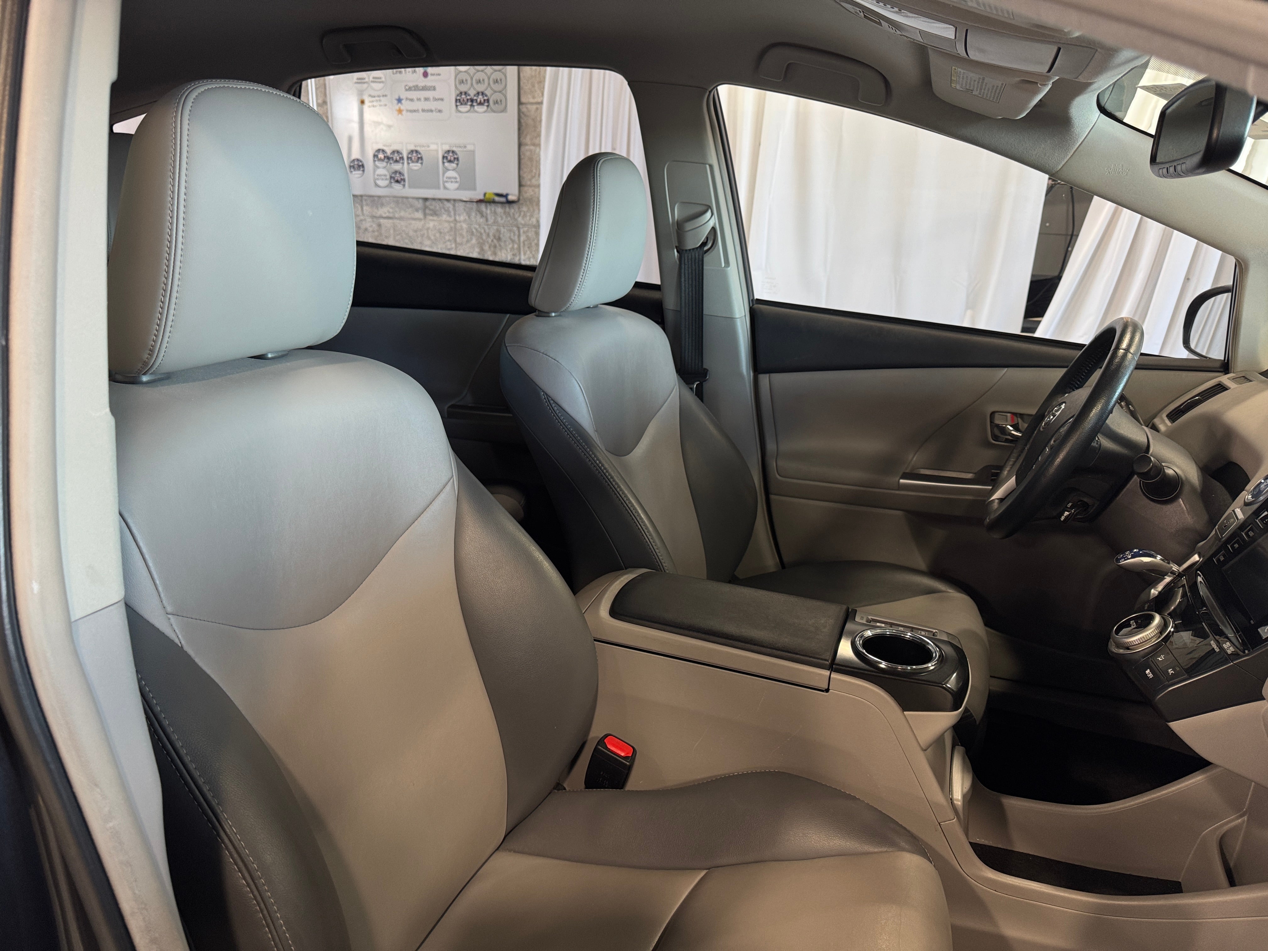 2015 Toyota Prius v Four 2