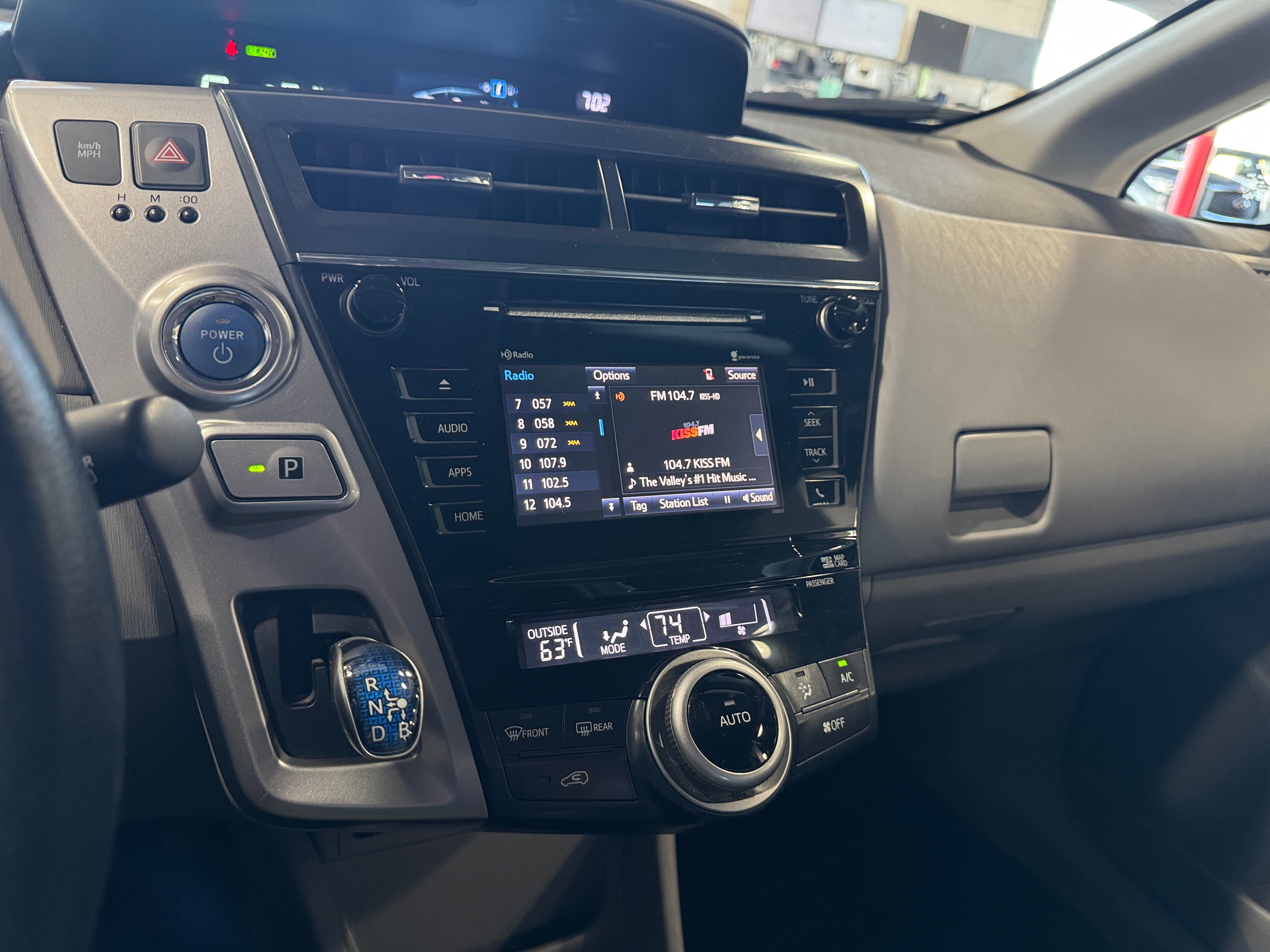 2015 Toyota Prius v Four 4