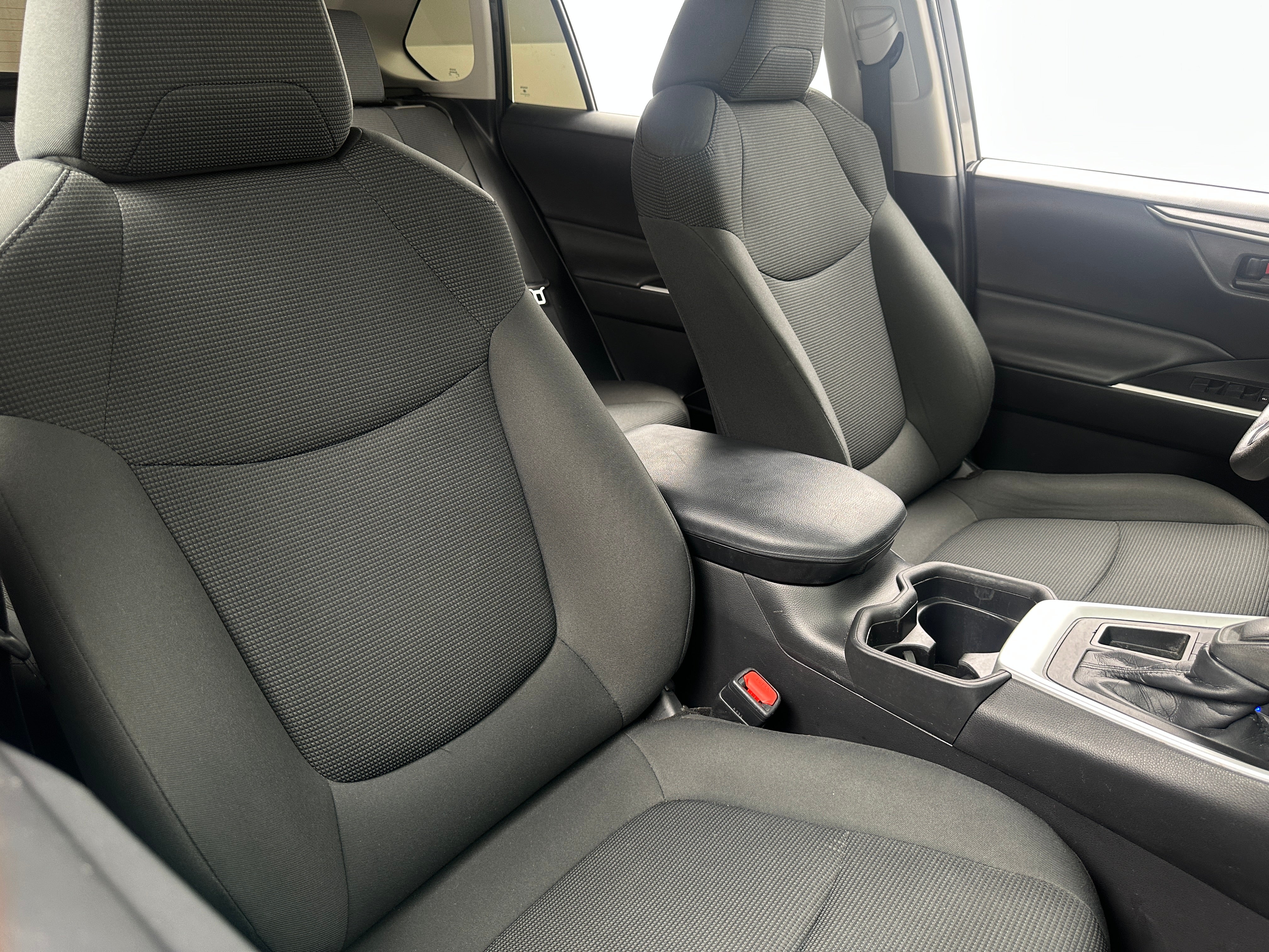 2021 Toyota RAV4 LE 2