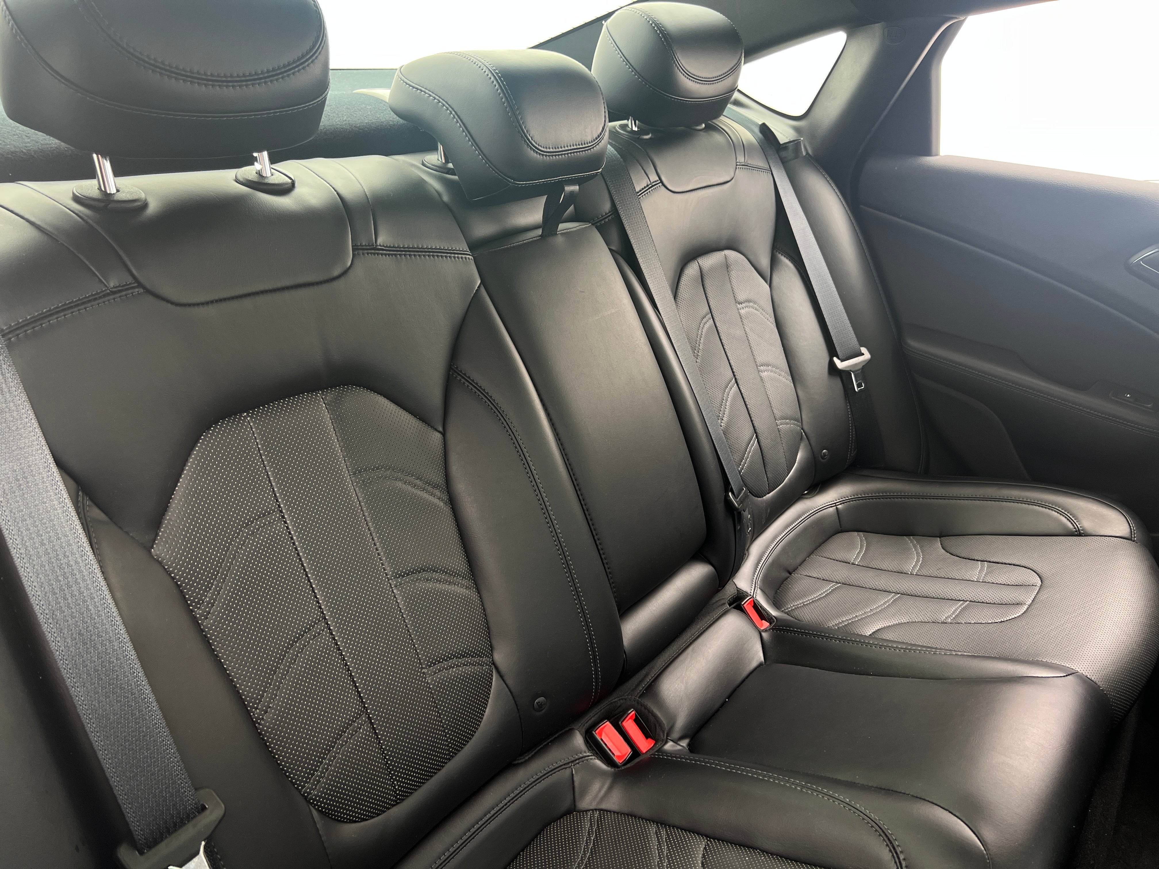 2016 Chrysler 200 S 5