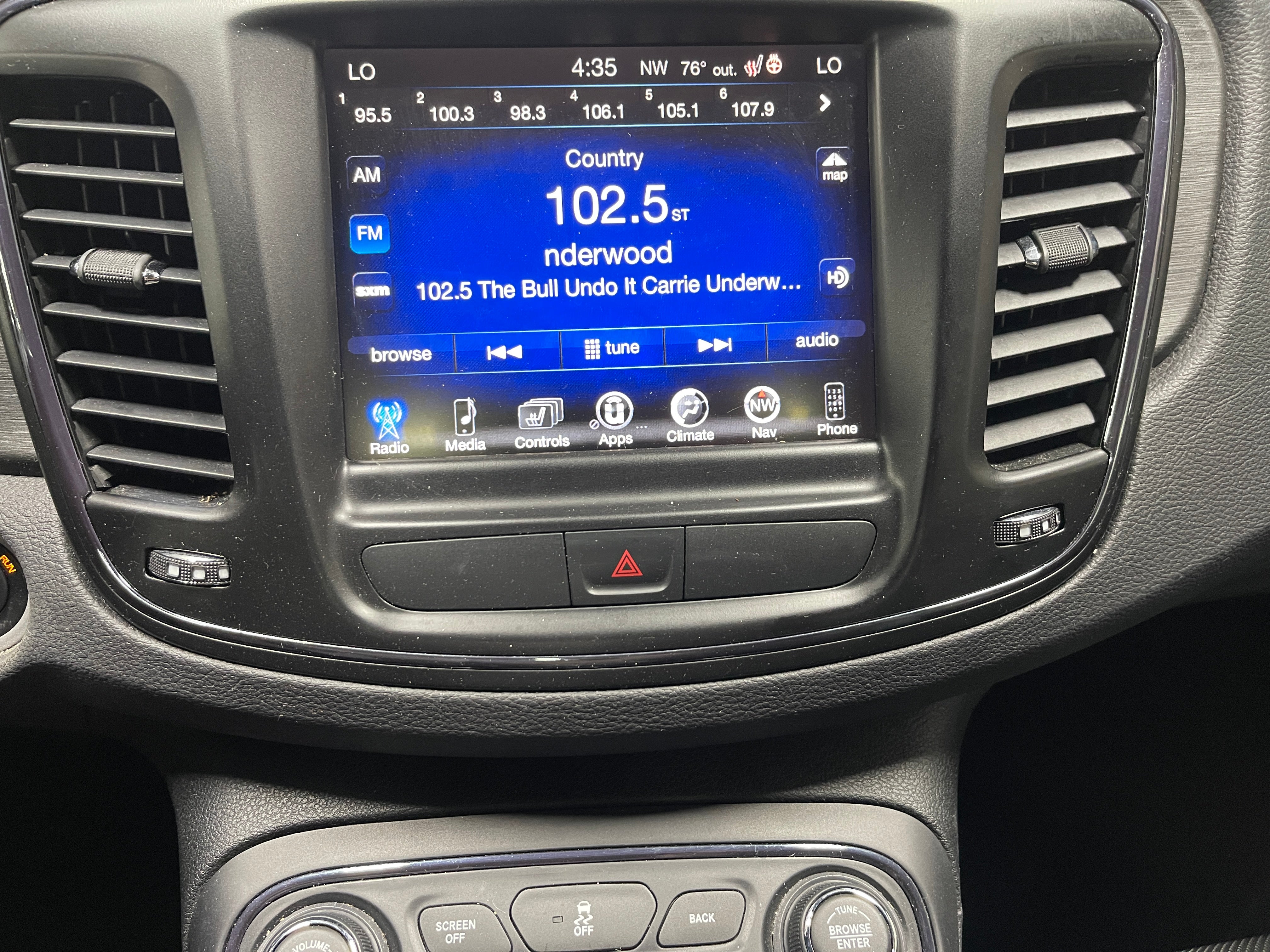 2016 Chrysler 200 S 3