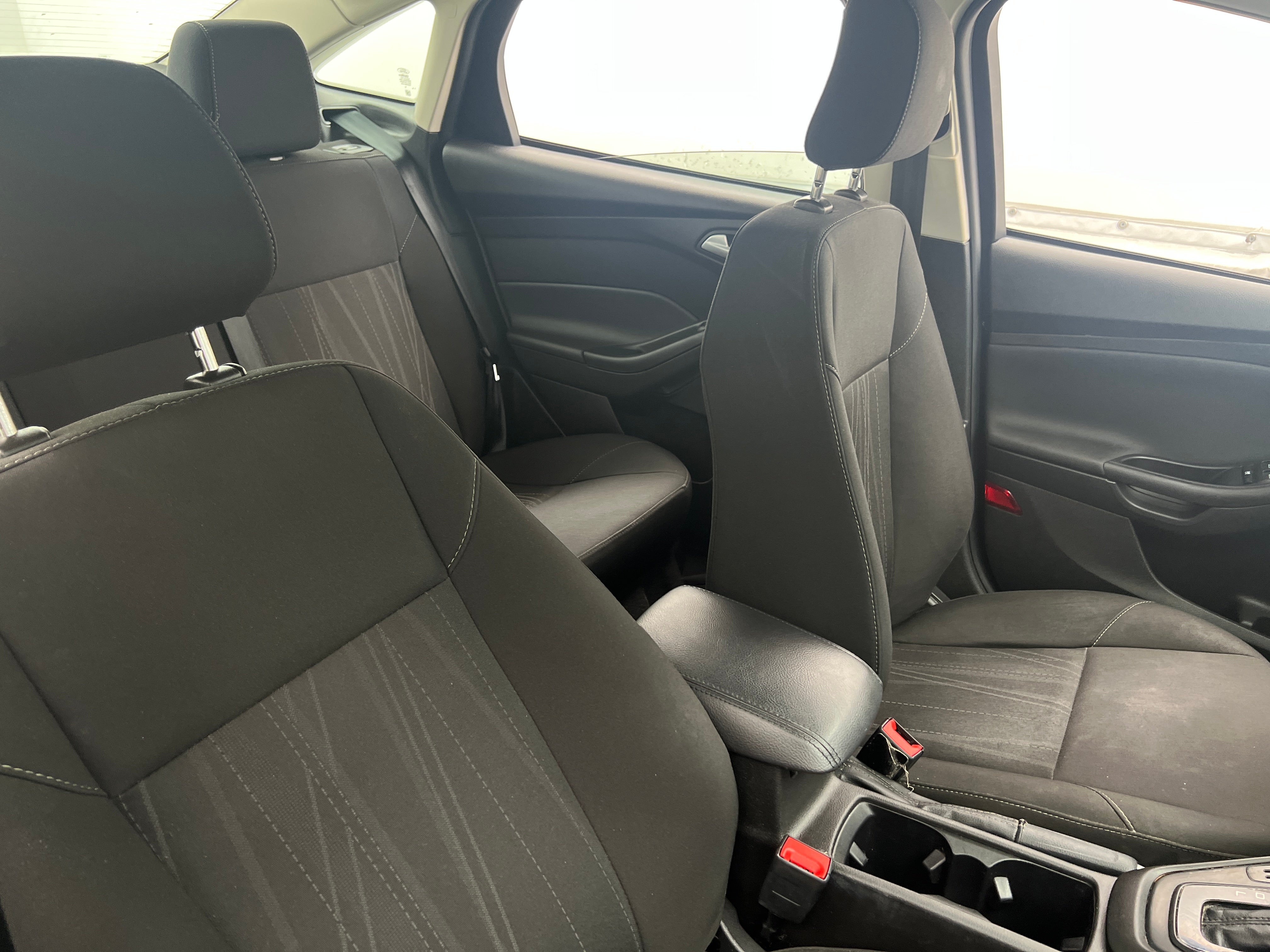 2018 Ford Focus SE 2