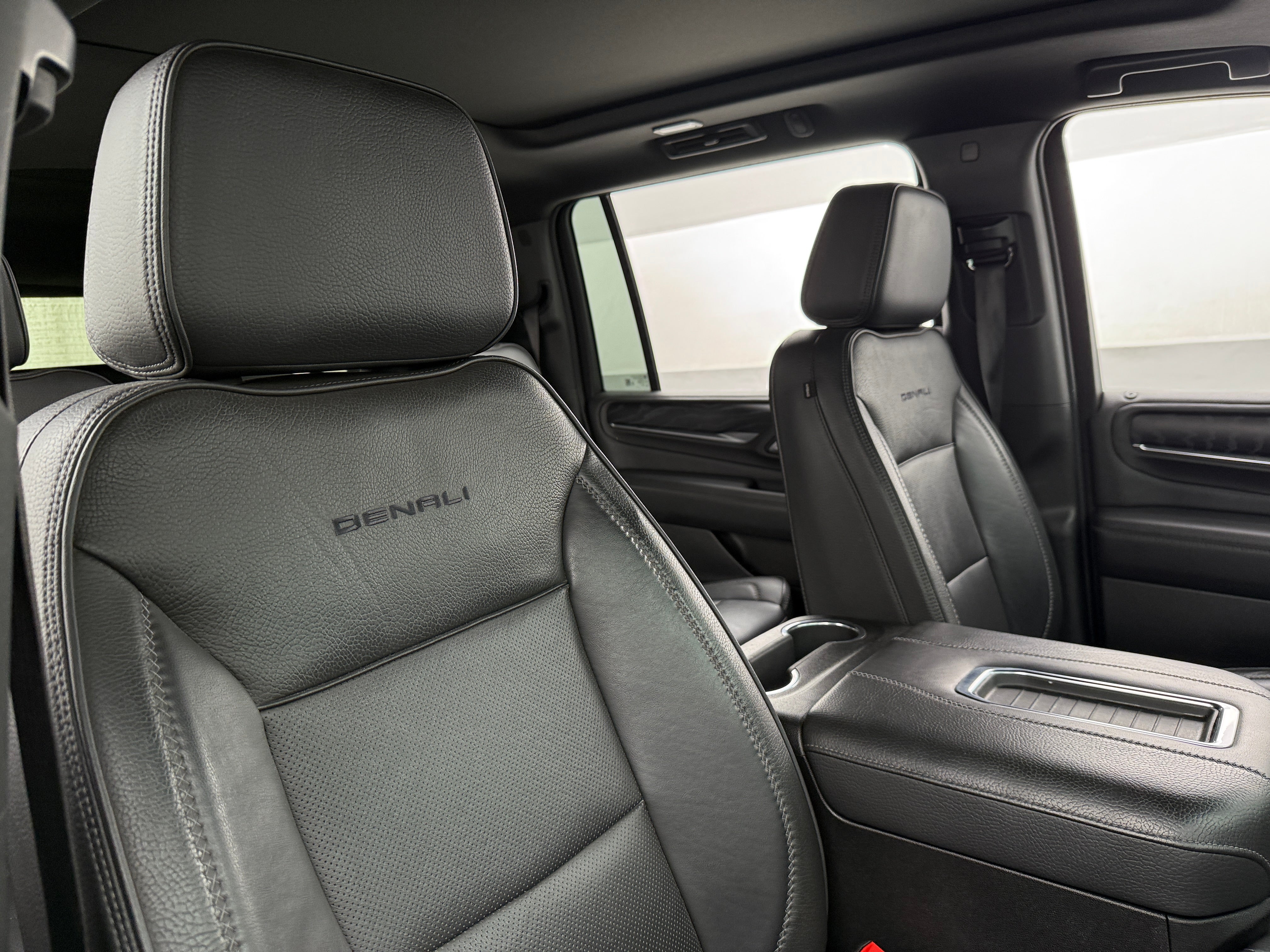 2023 GMC Yukon XL Denali 2